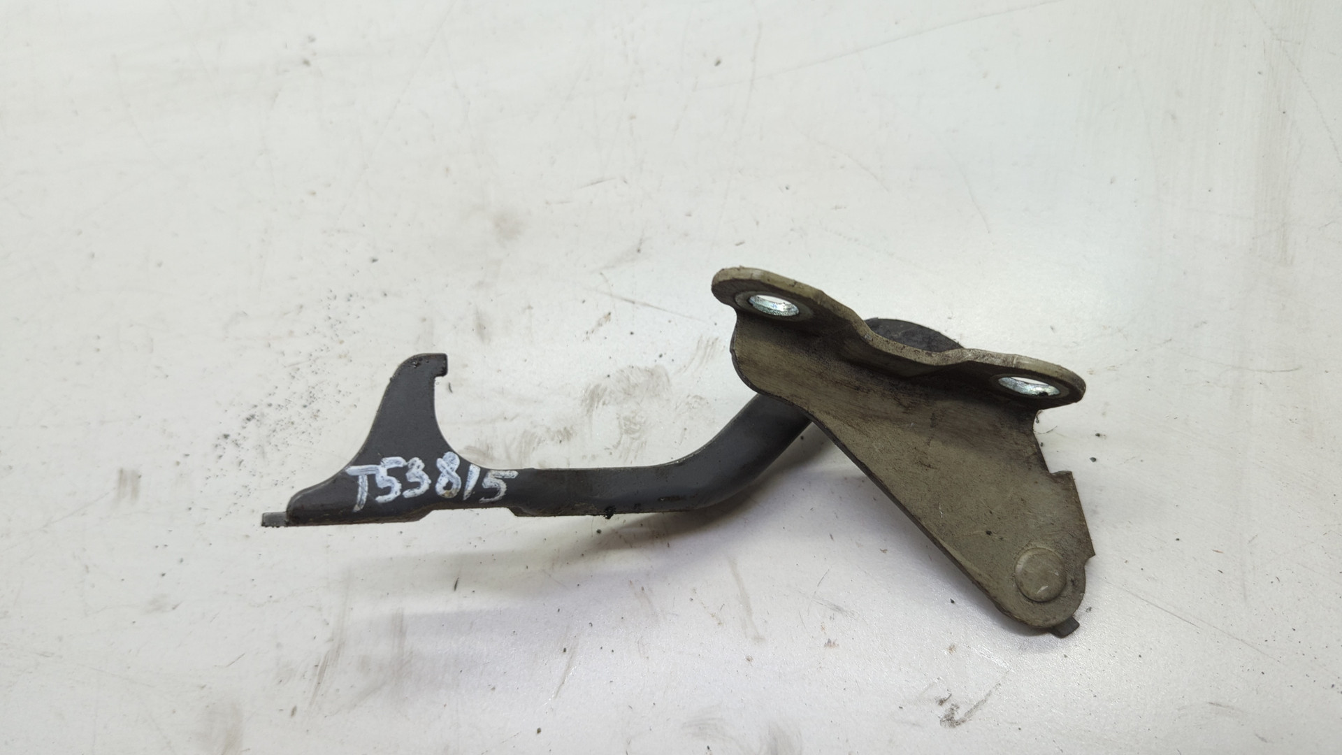 Петля капота правая