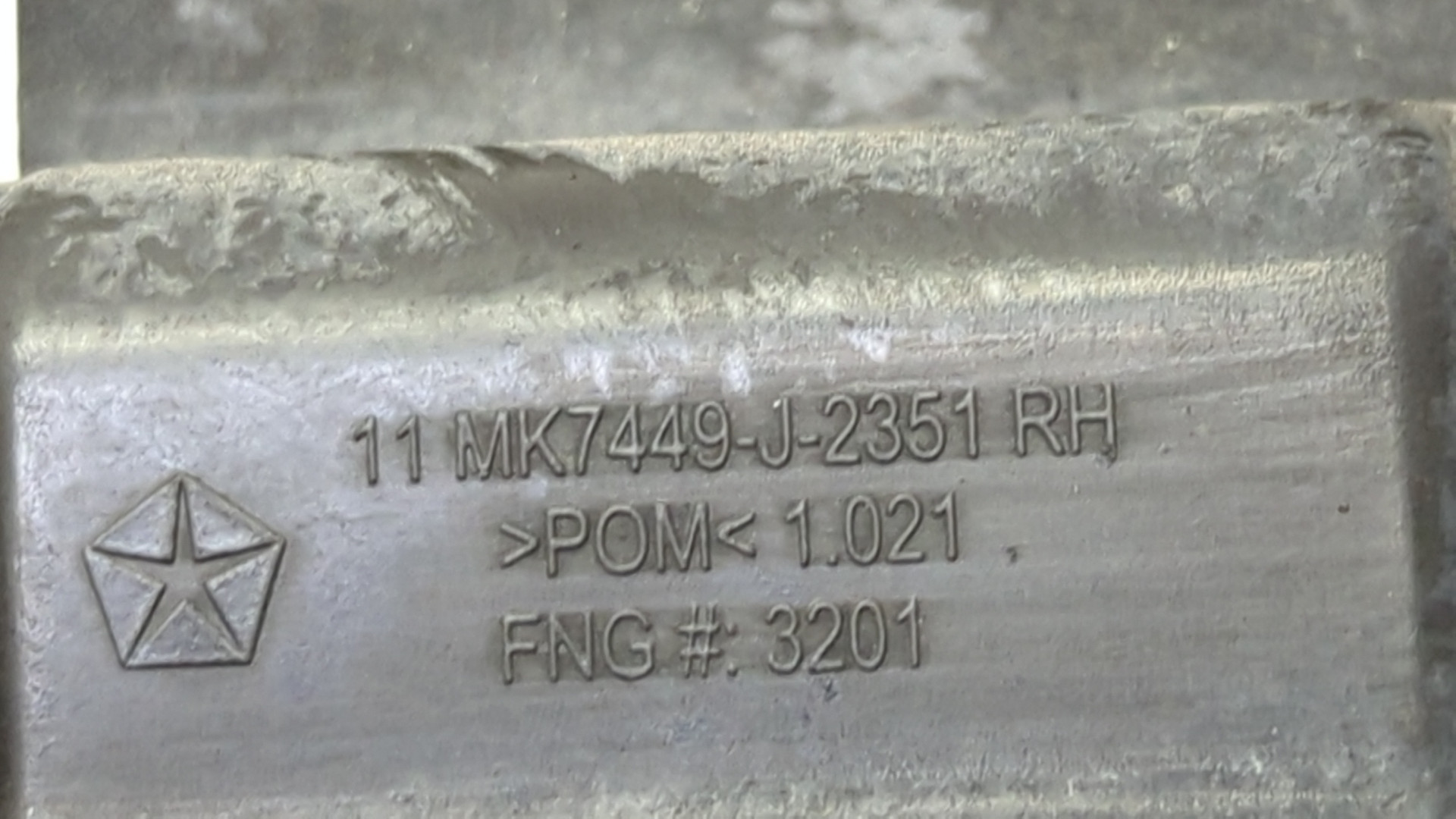 Кронштейн заднего бампера правый