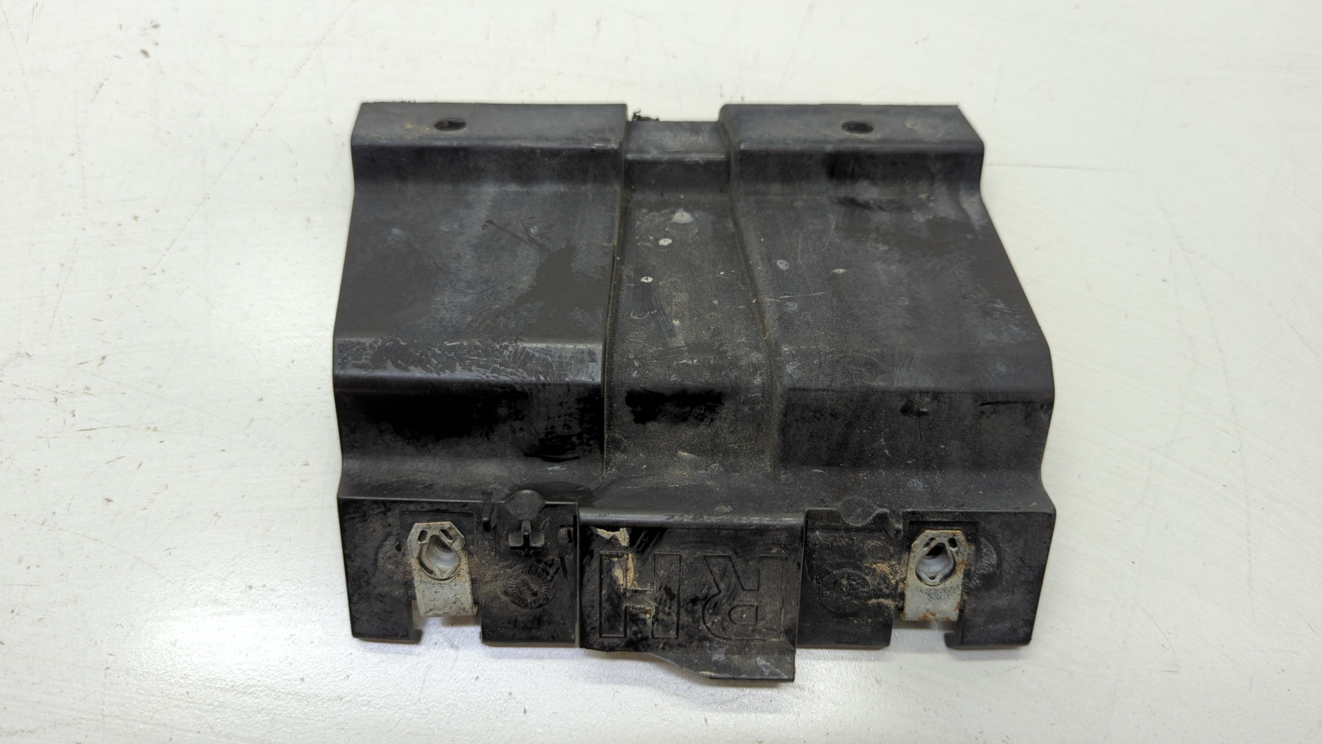 Кронштейн заднего бампера правый