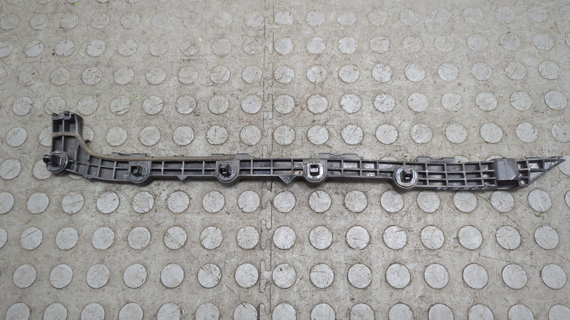 Кронштейн заднего бампера левый