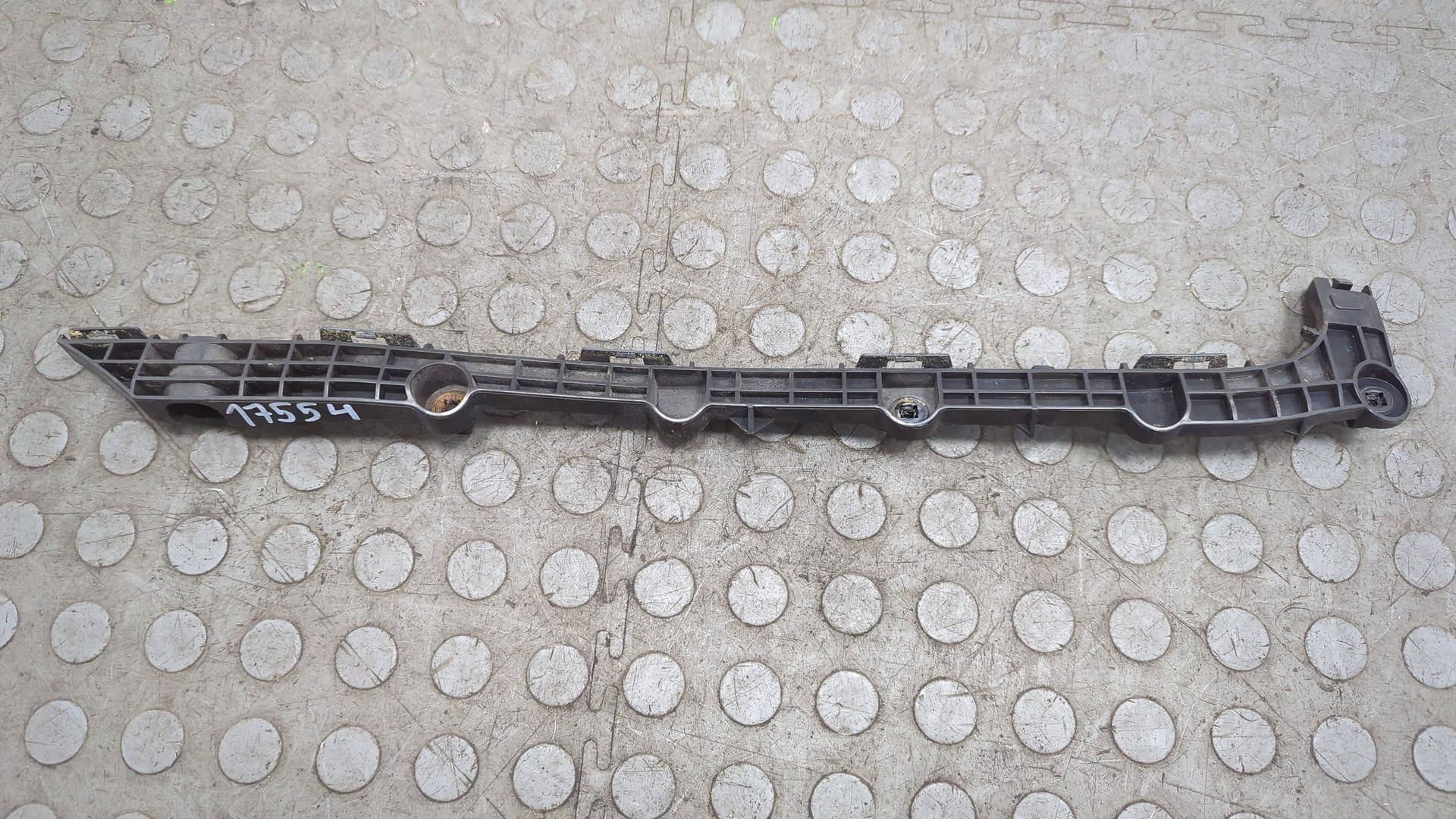 Кронштейн заднего бампера левый