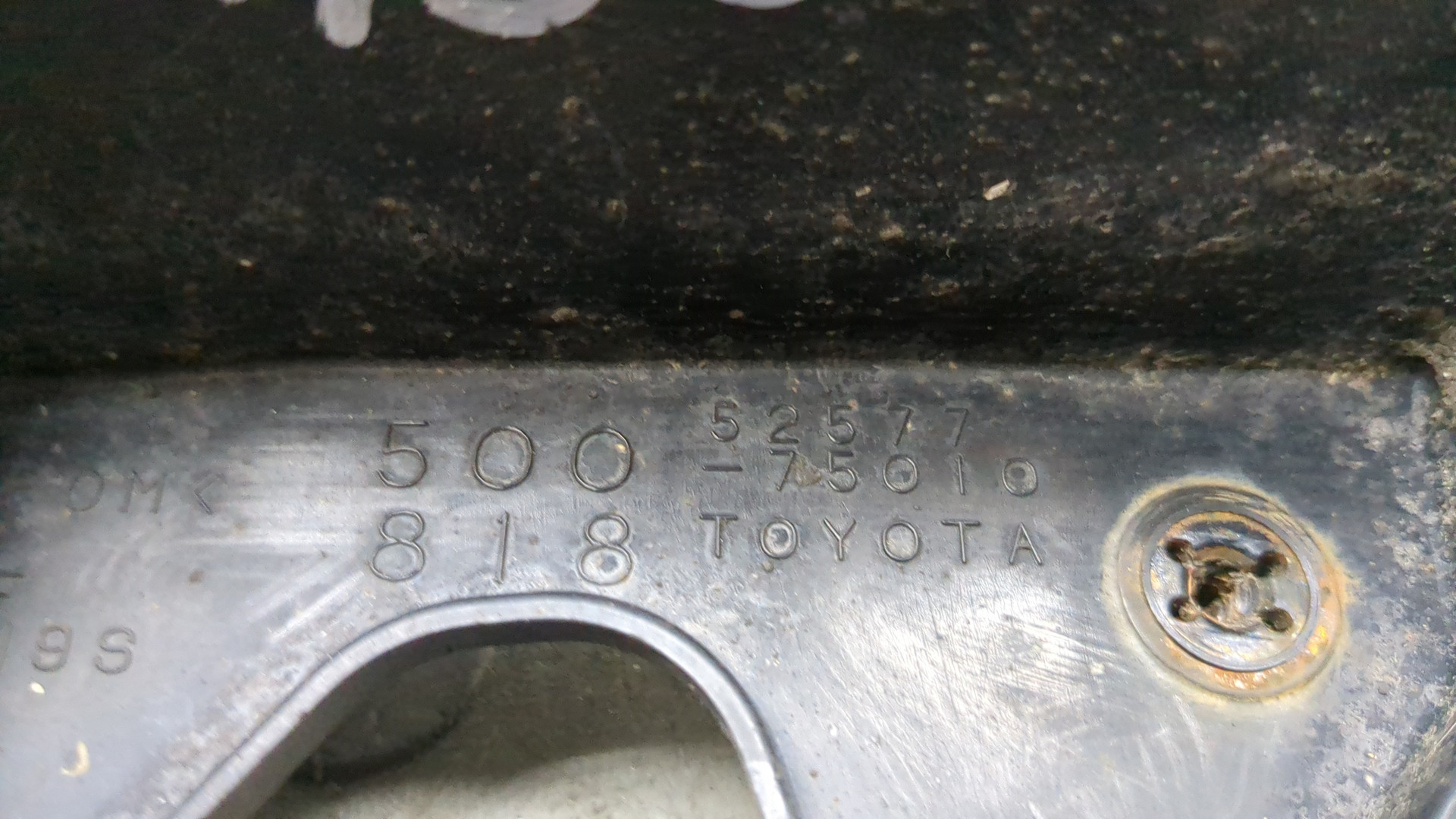 Кронштейн переднего бампера правый