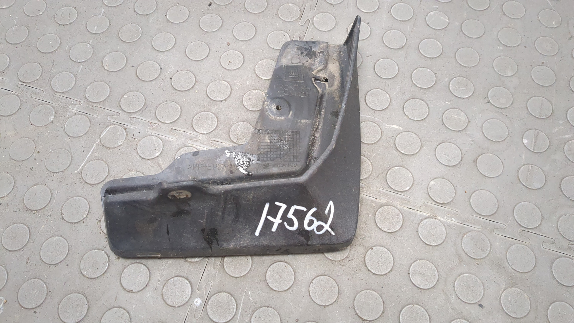 Брызговик передний правый