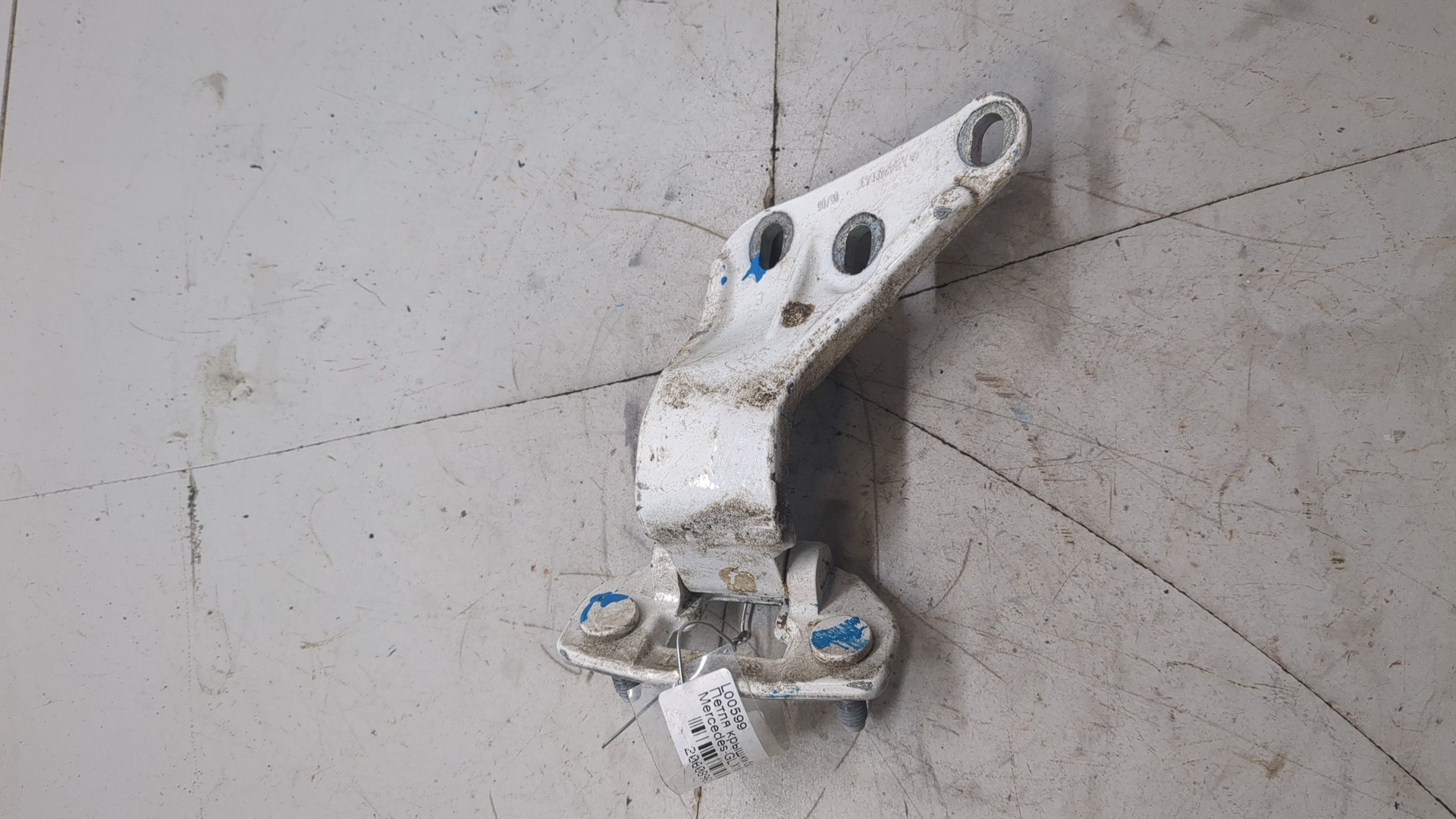 Петля крышки багажника