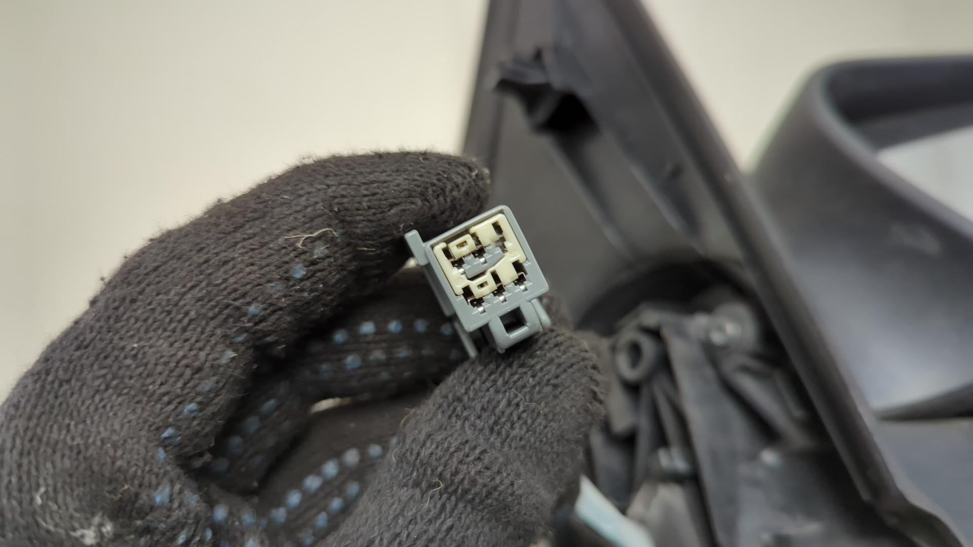 Зеркало правое электрическое