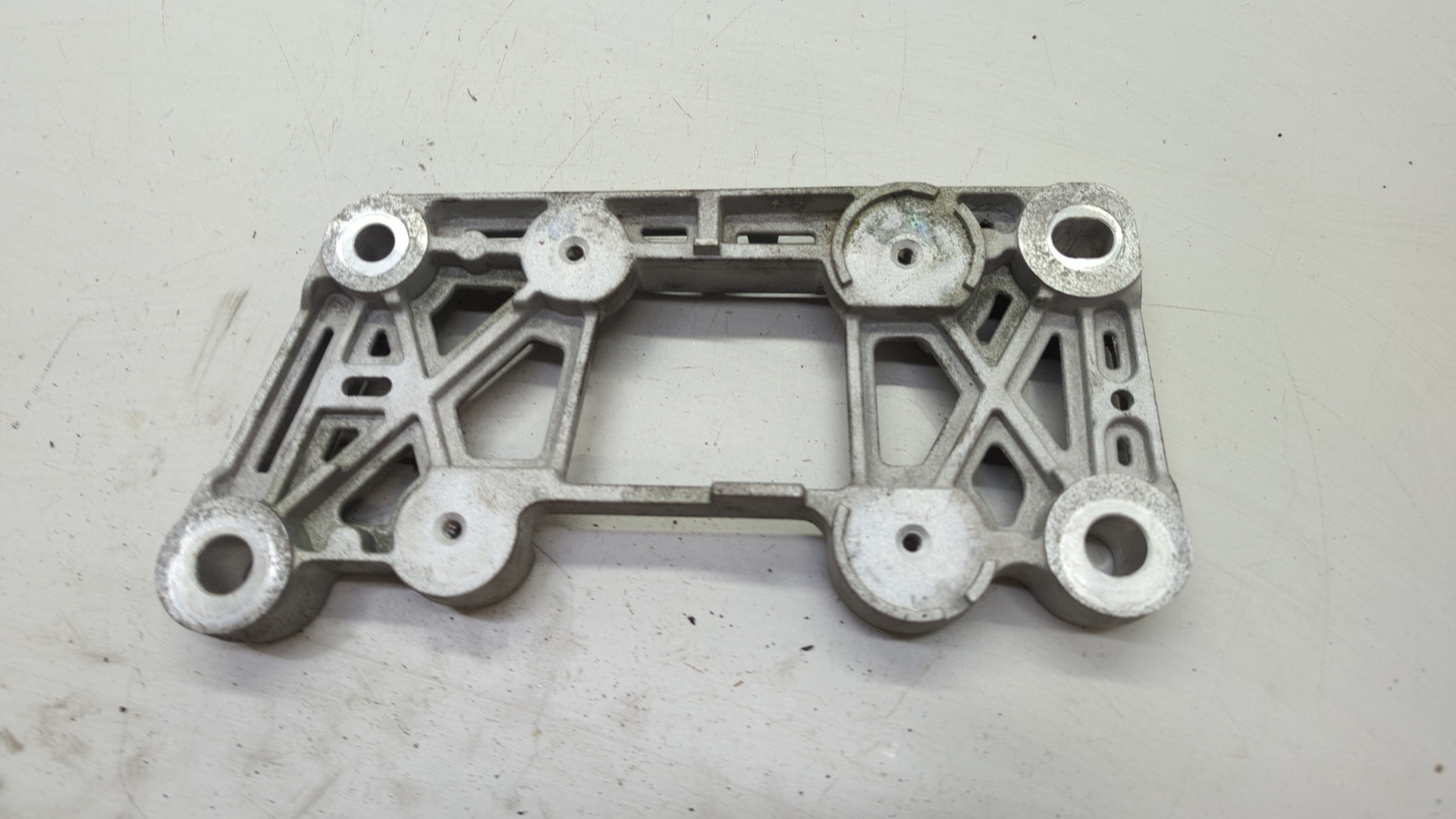 Кронштейн двигателя