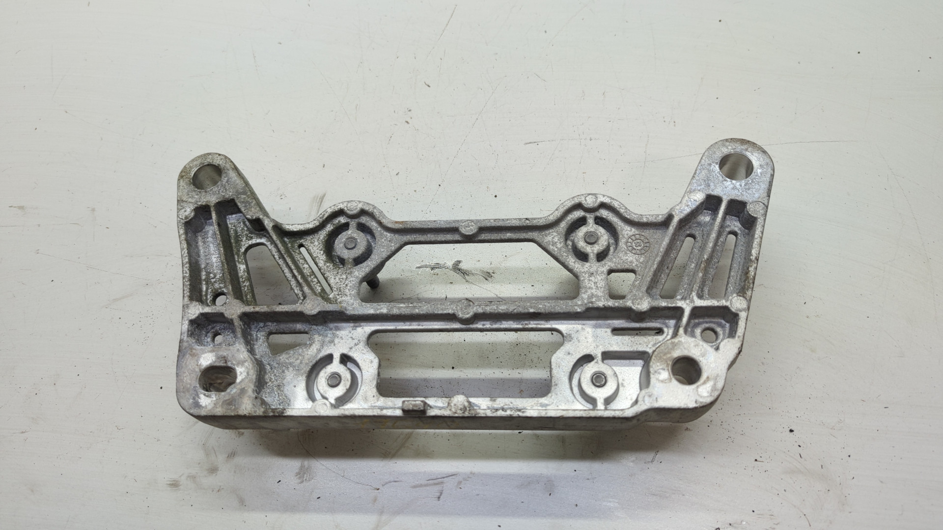 Кронштейн двигателя