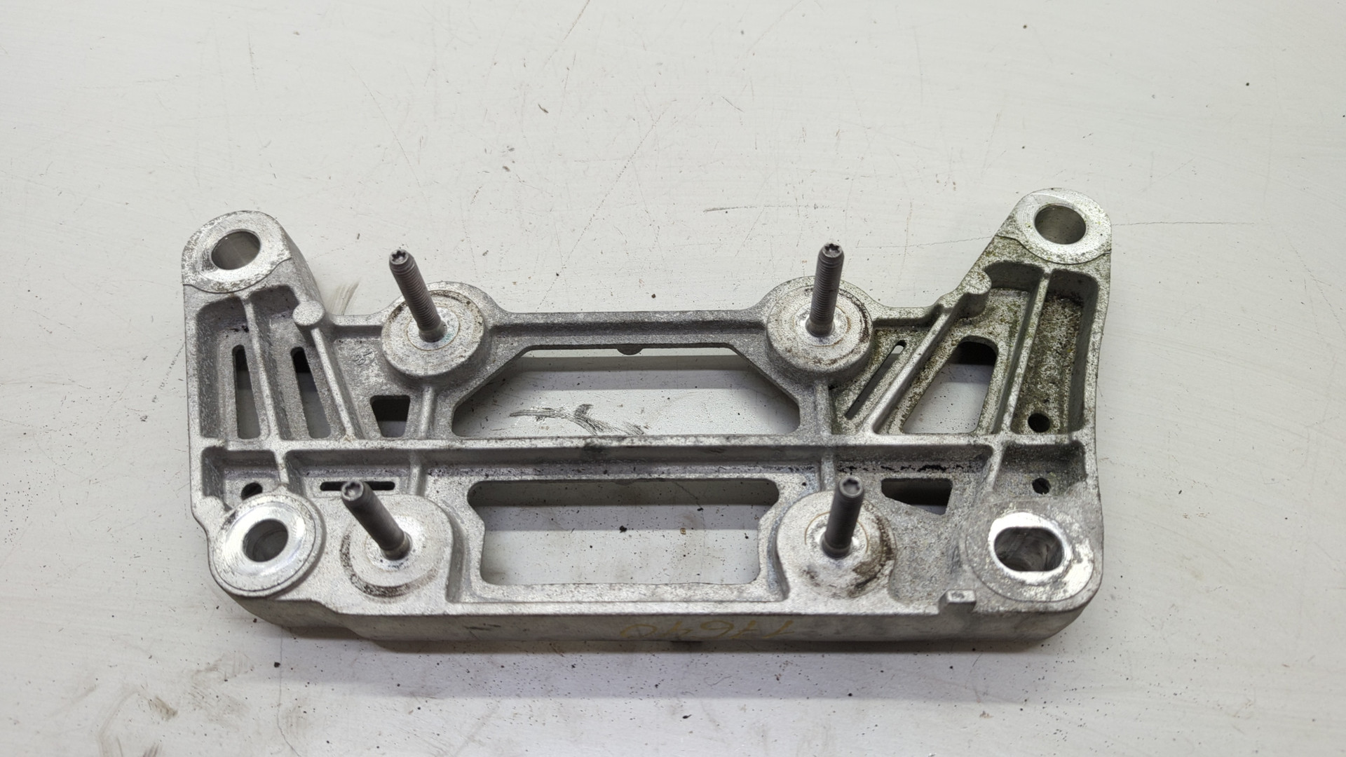 Кронштейн двигателя