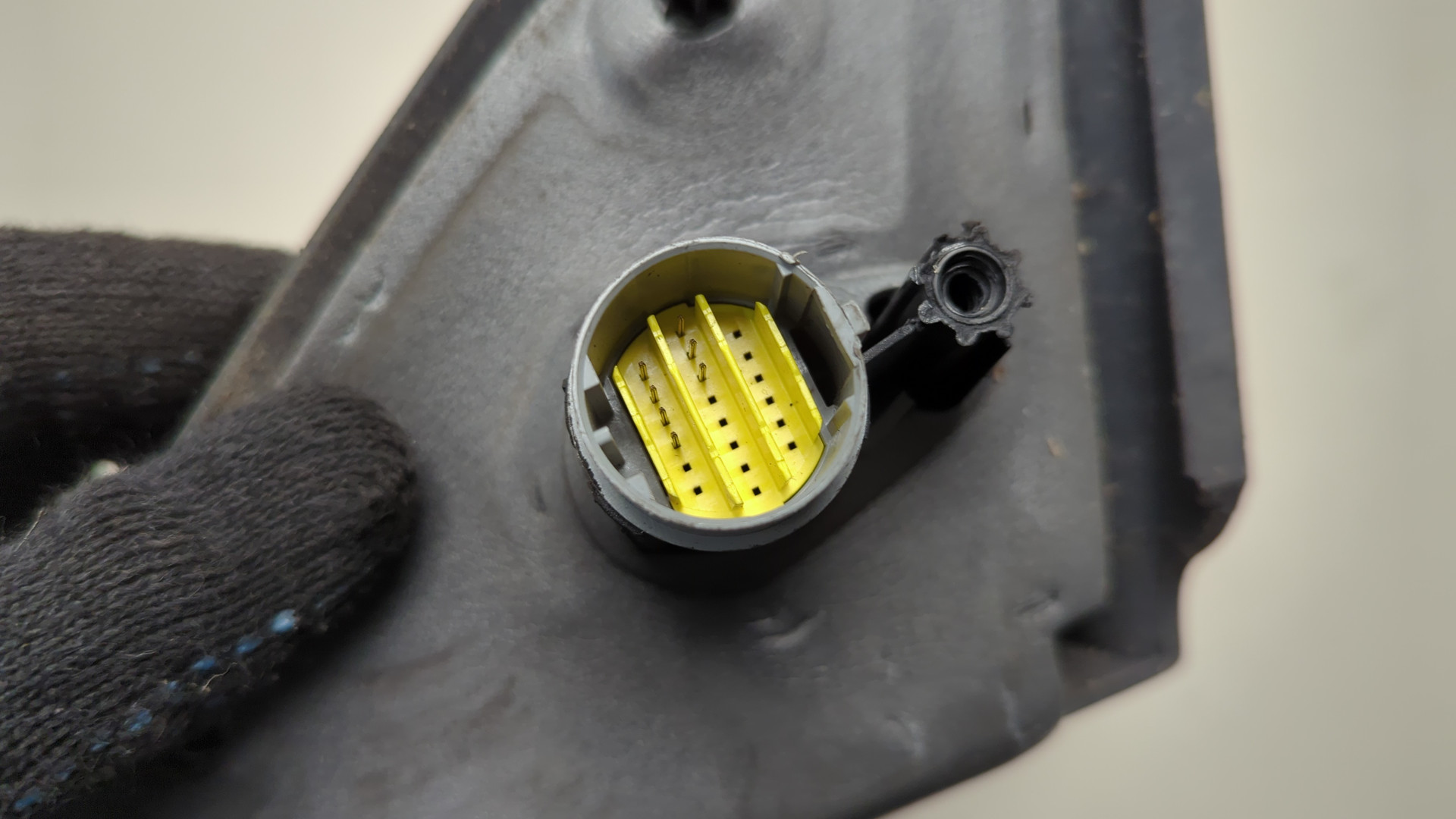 Зеркало правое электрическое