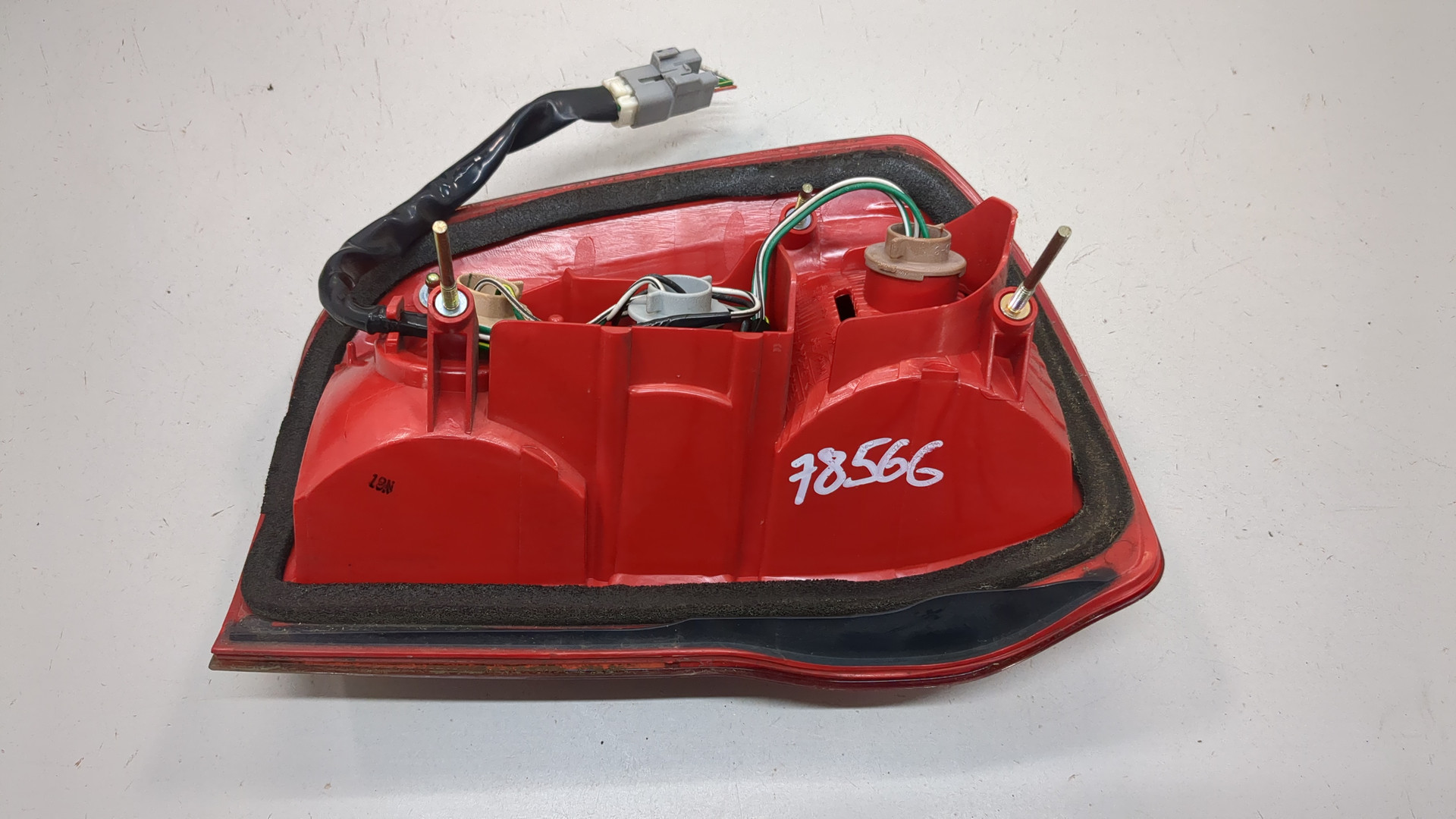 Фонарь задний правый