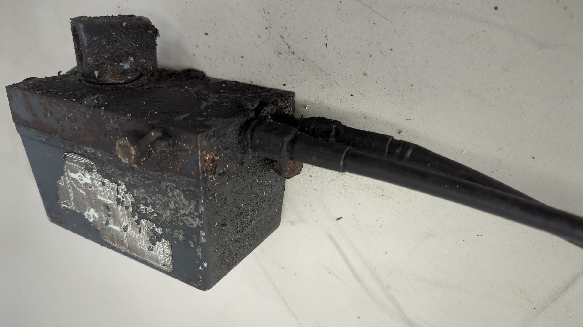 Насос подъема кабины