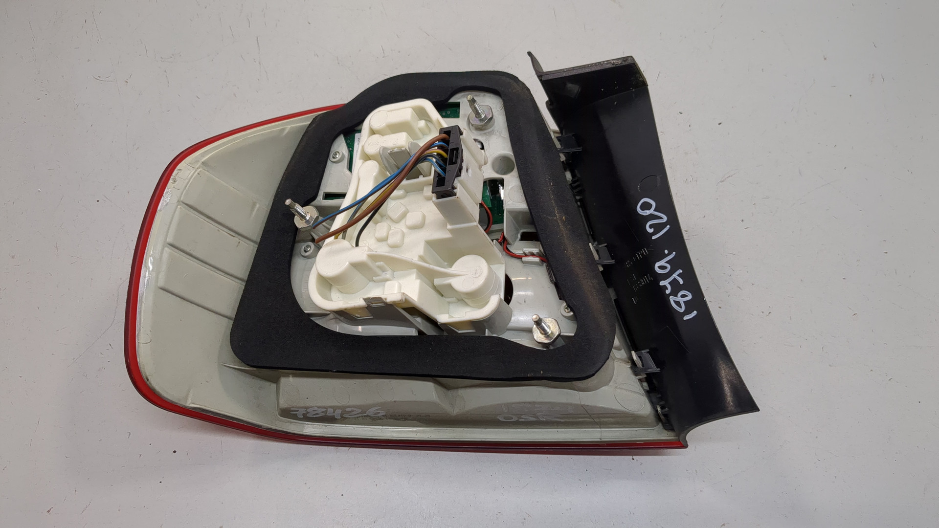 Фонарь задний правый