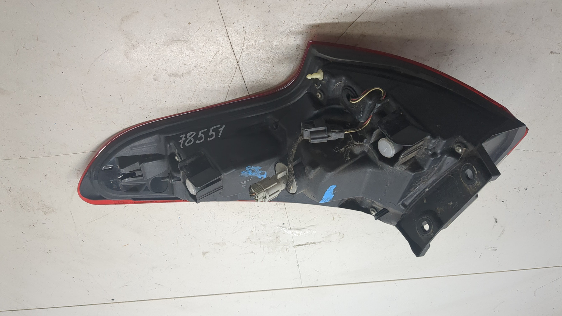 Фонарь задний левый