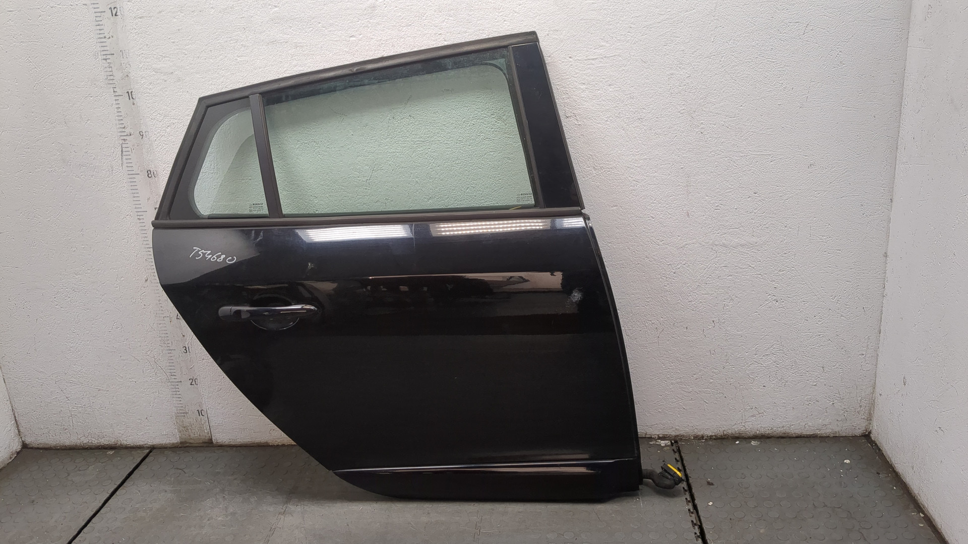 Дверь задняя правая