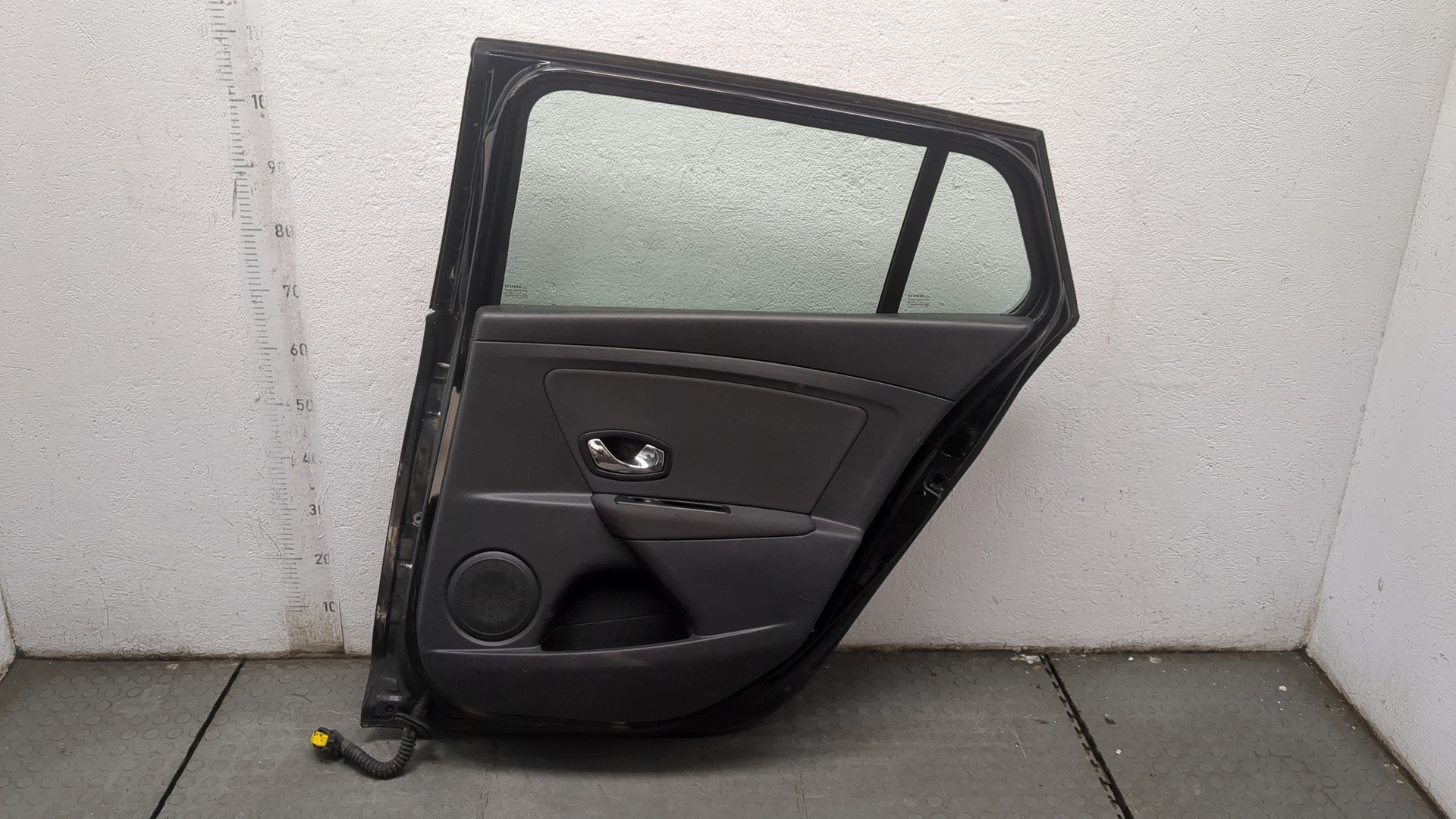 Дверь задняя правая