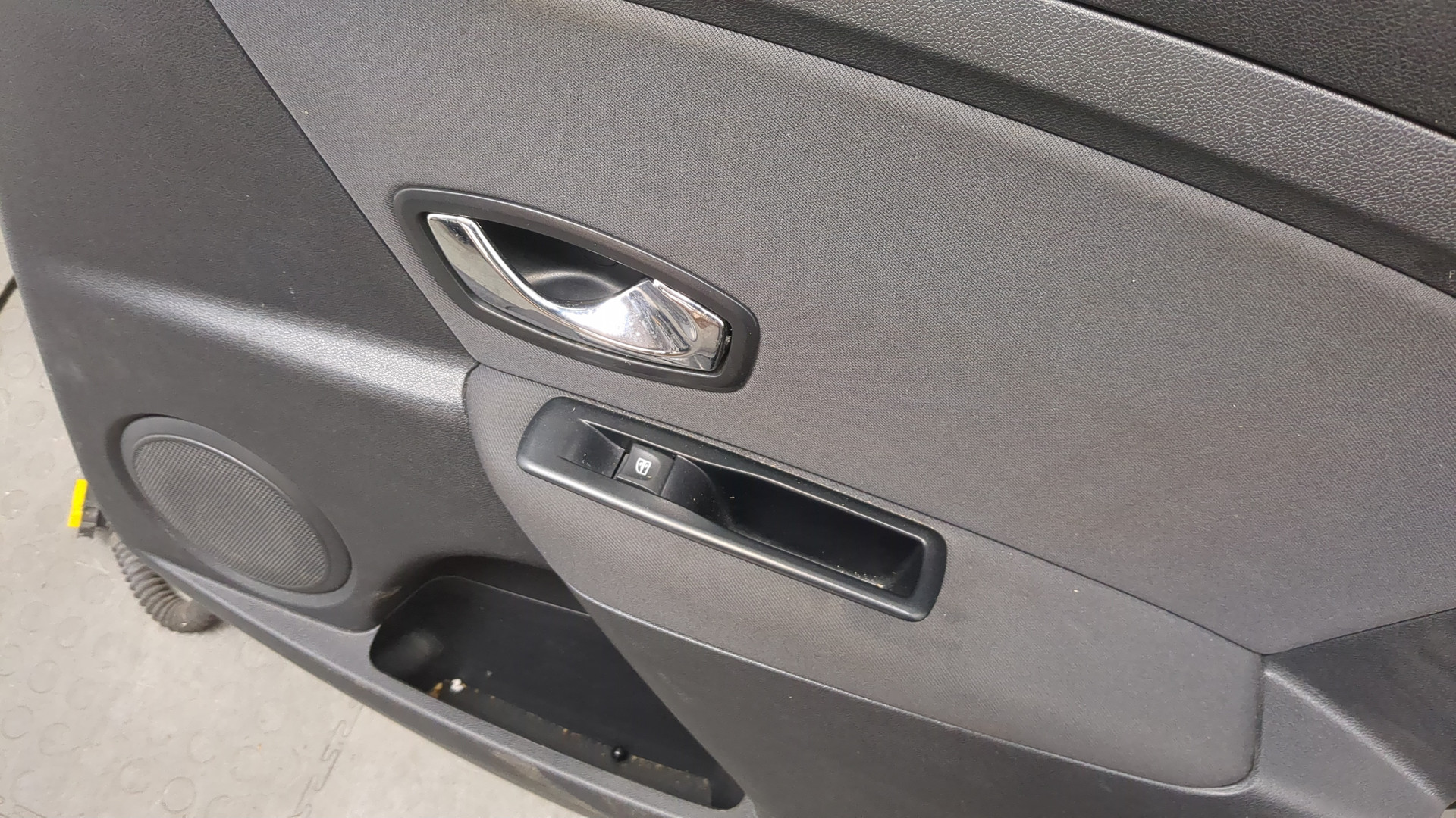 Дверь задняя правая