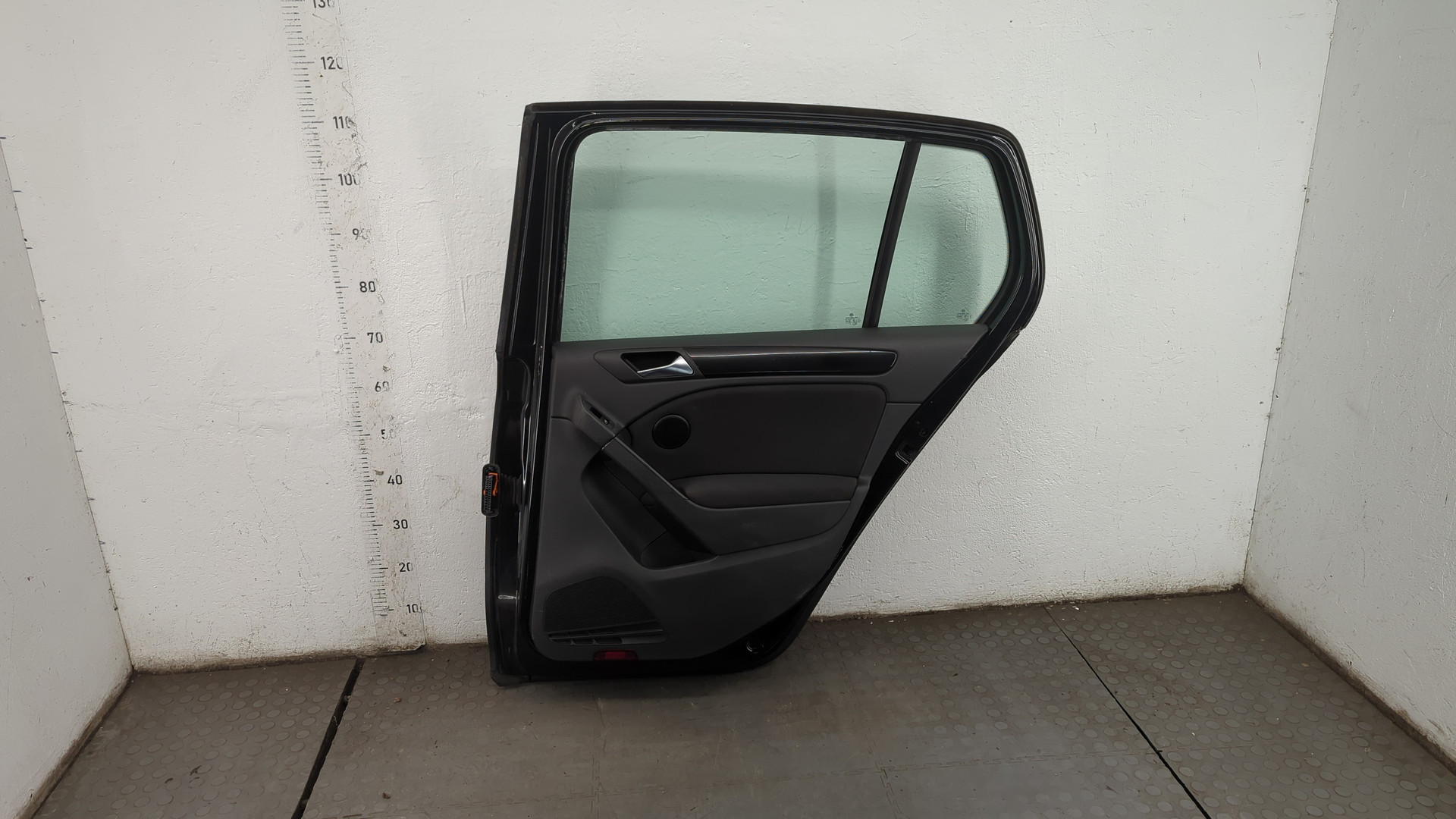 Дверь задняя правая