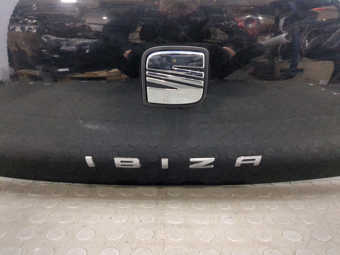 Дверь багажника