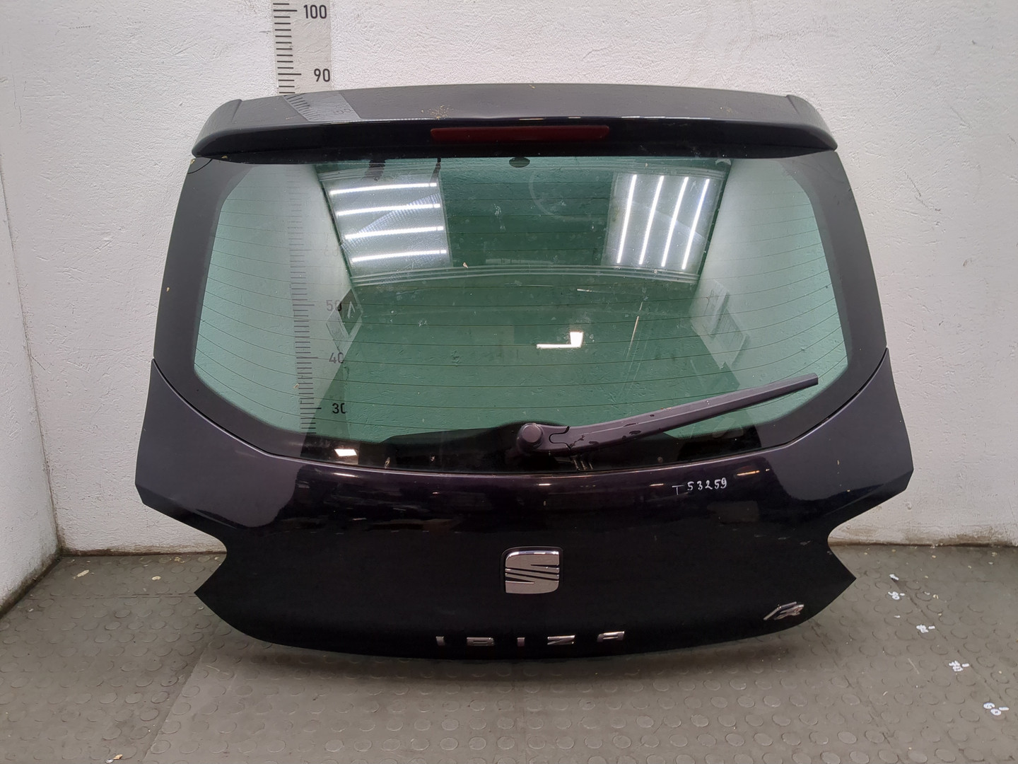 Дверь багажника