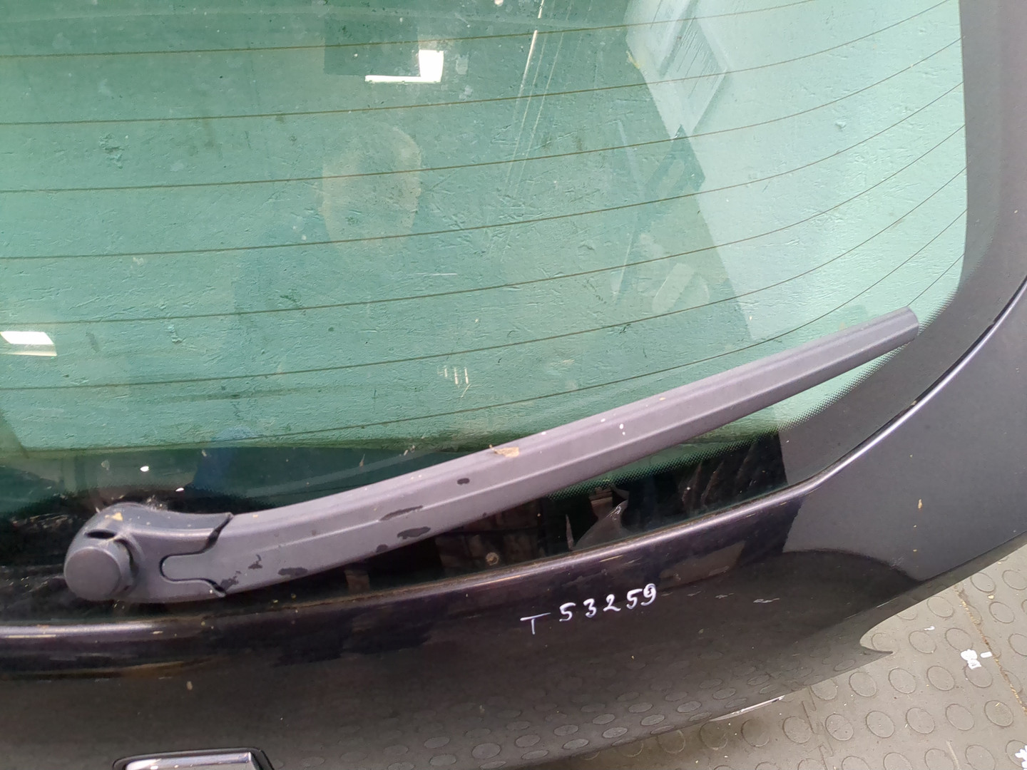 Дверь багажника