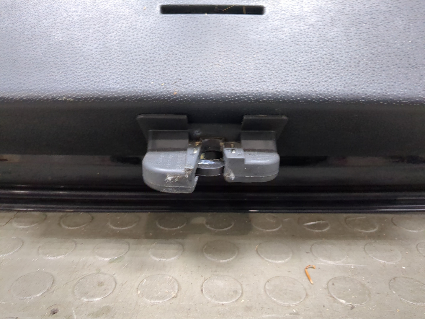 Дверь багажника