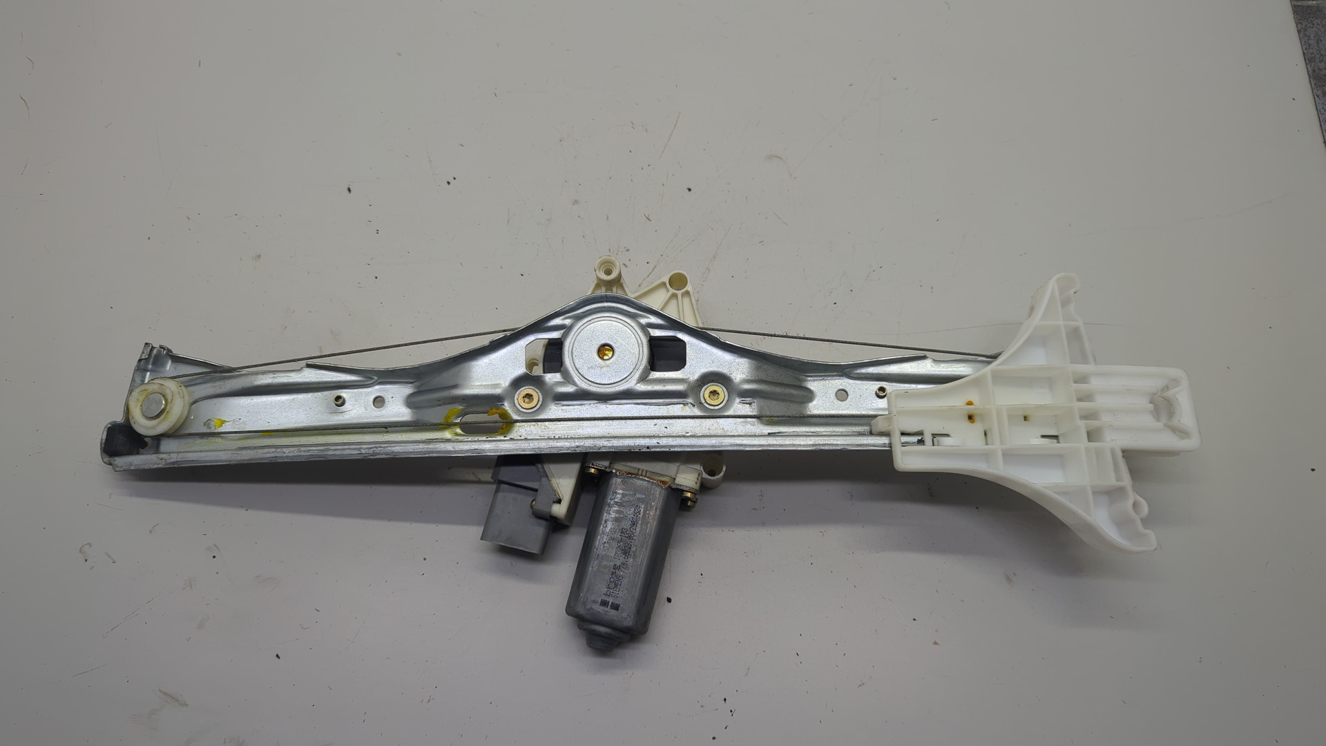 Стеклоподъемник электр. задний левый