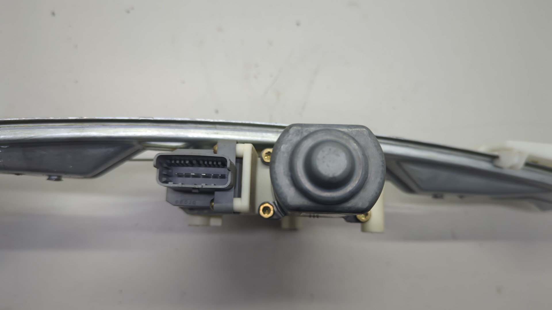 Стеклоподъемник электр. задний левый