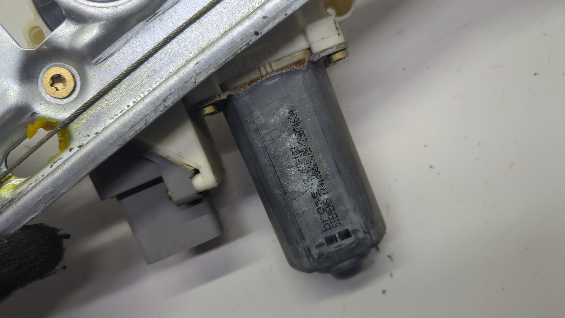 Стеклоподъемник электр. задний левый