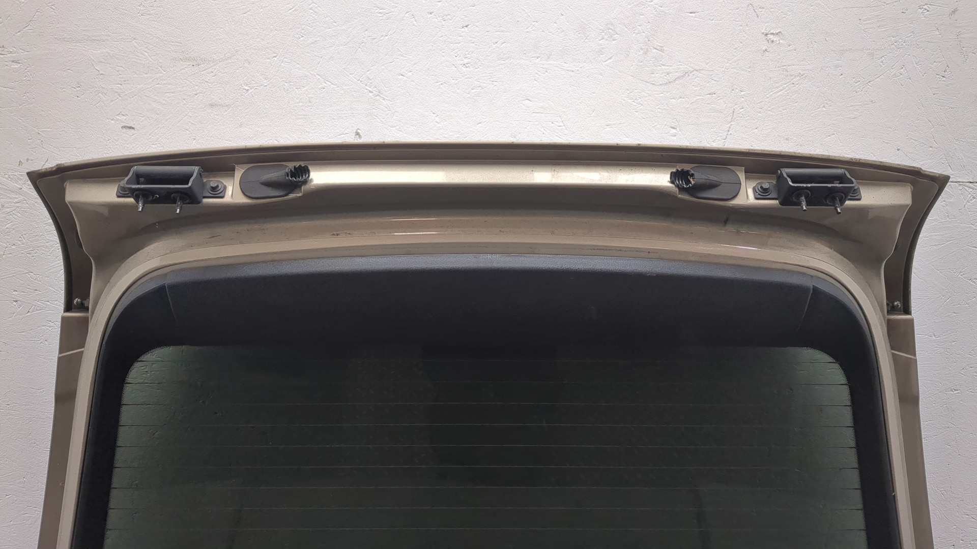 Дверь багажника