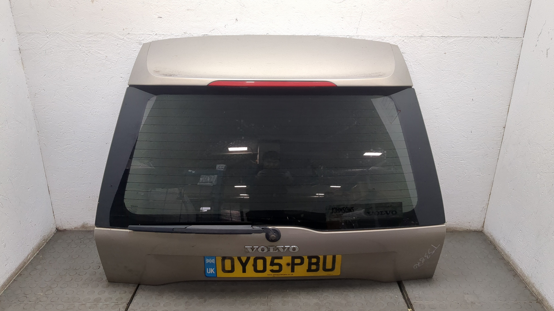 Дверь багажника