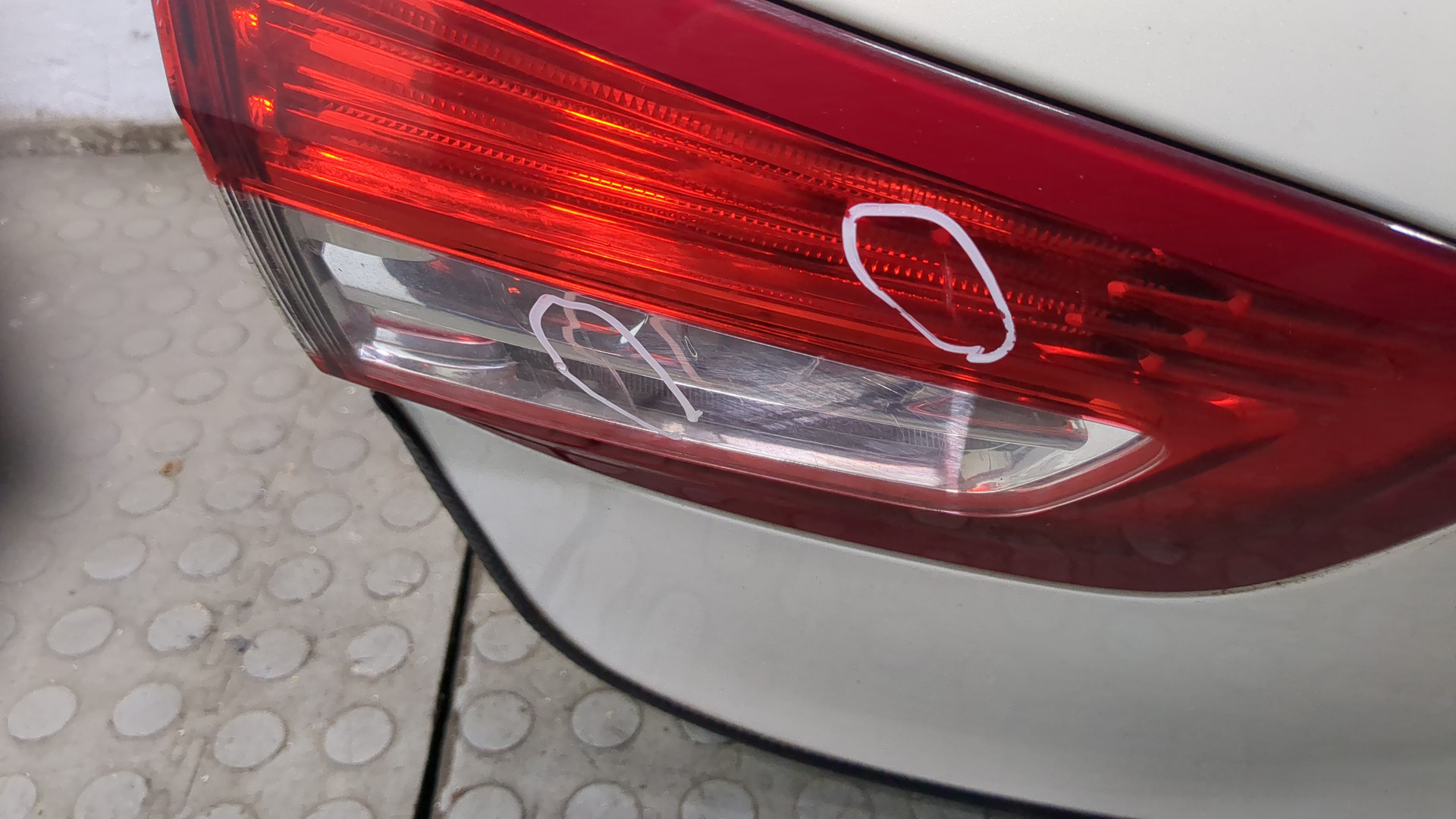 Дверь багажника