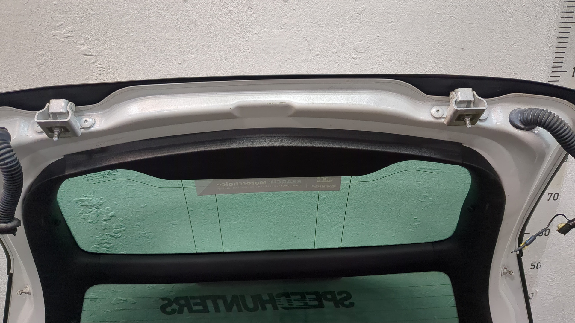 Дверь багажника