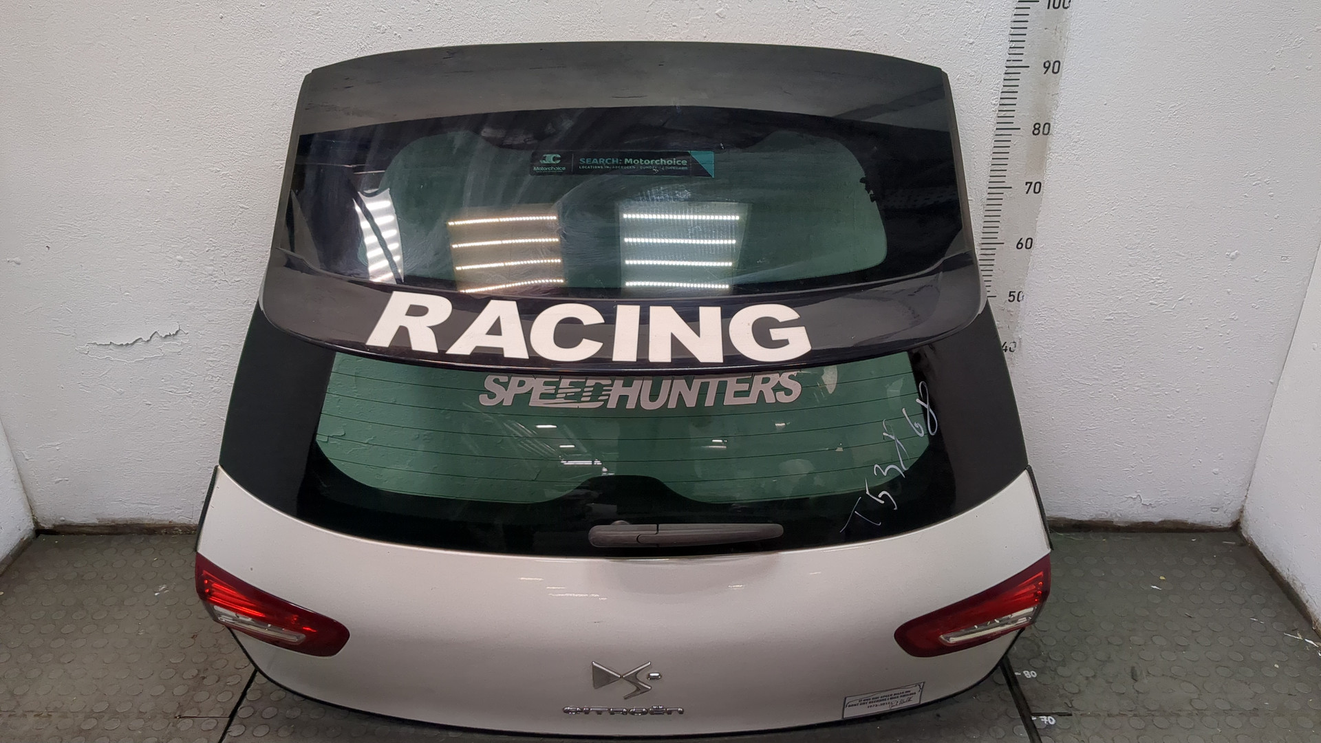 Дверь багажника