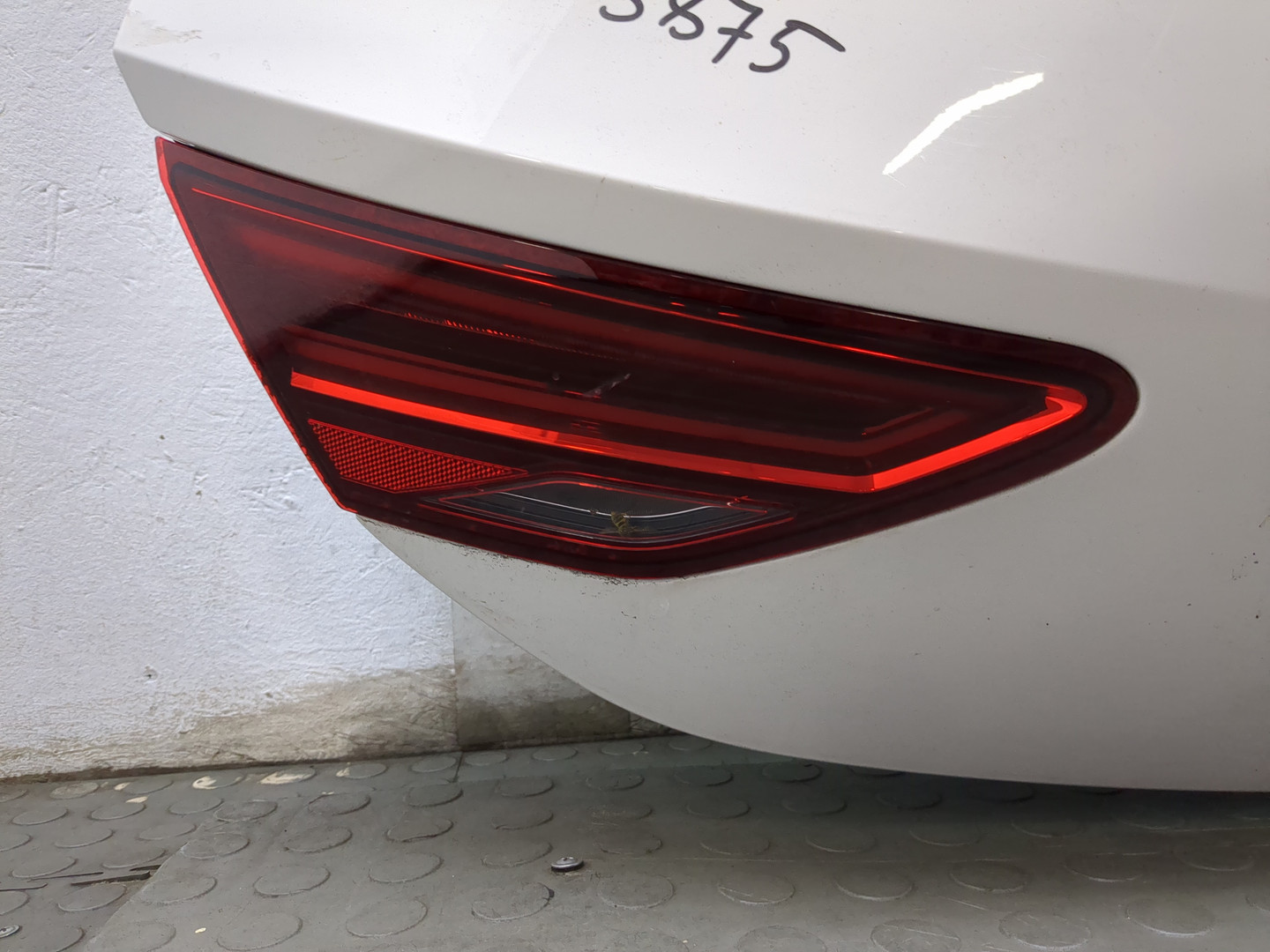 Дверь багажника