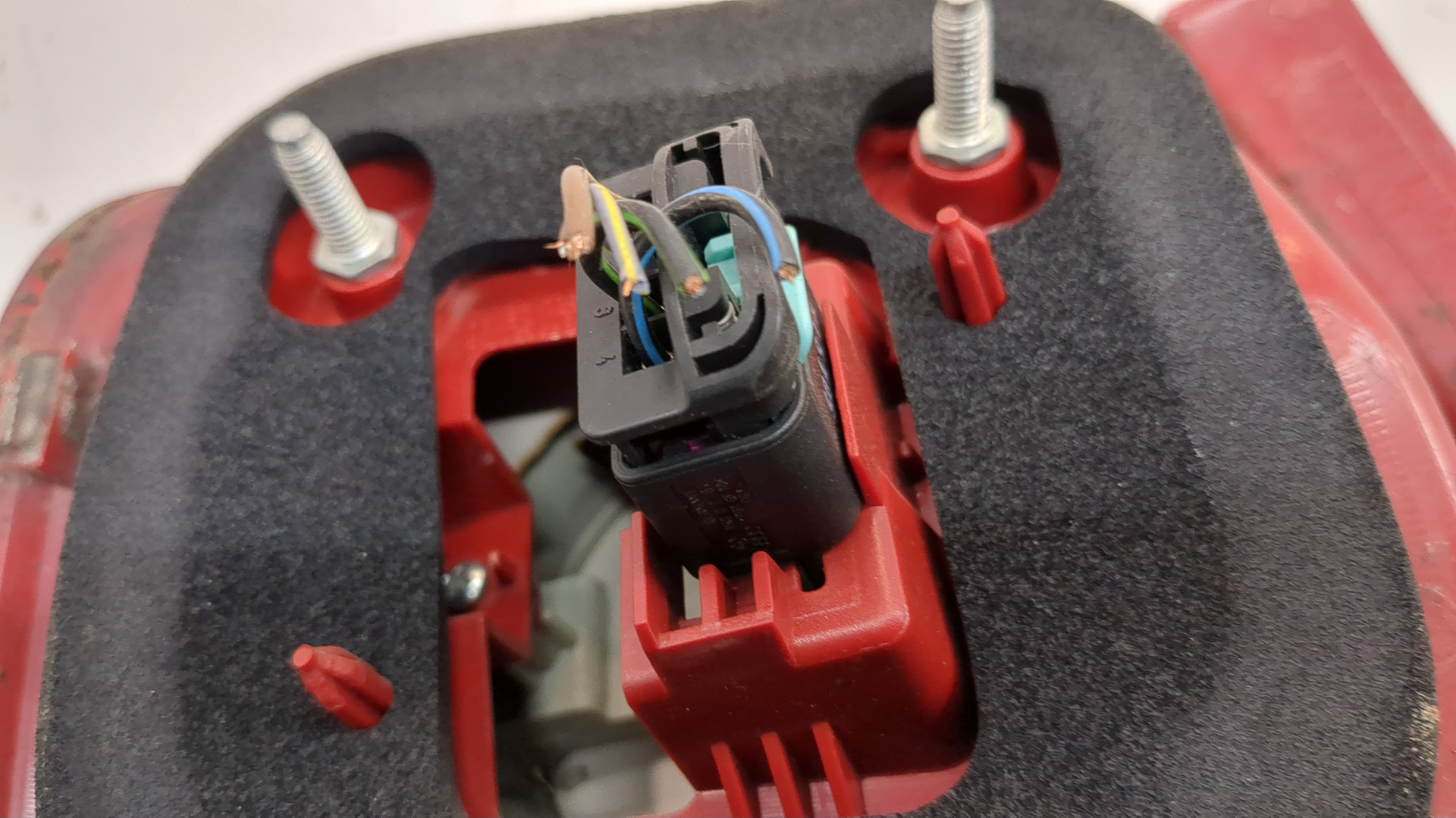 Фонарь задний правый