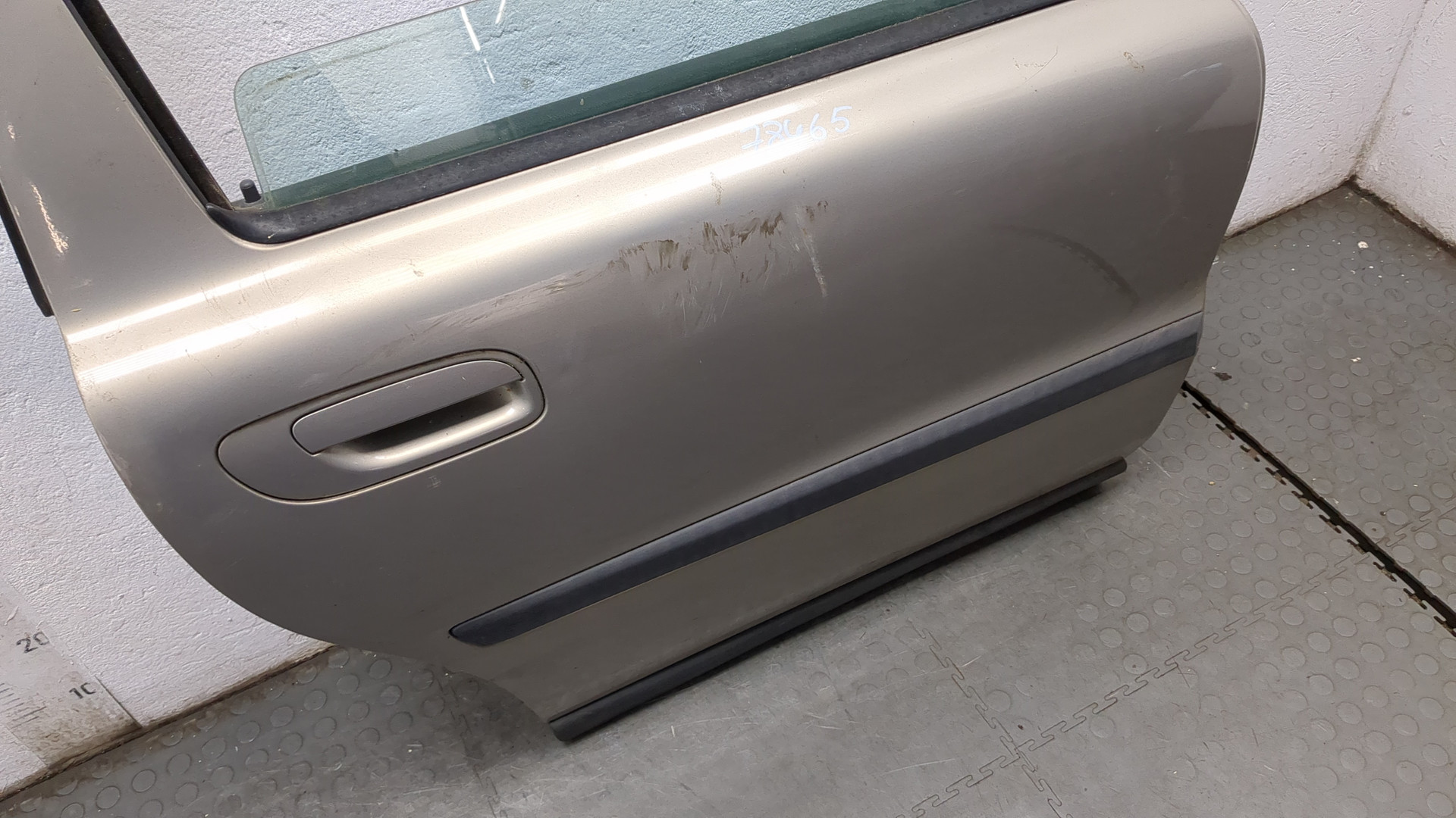 Дверь задняя правая