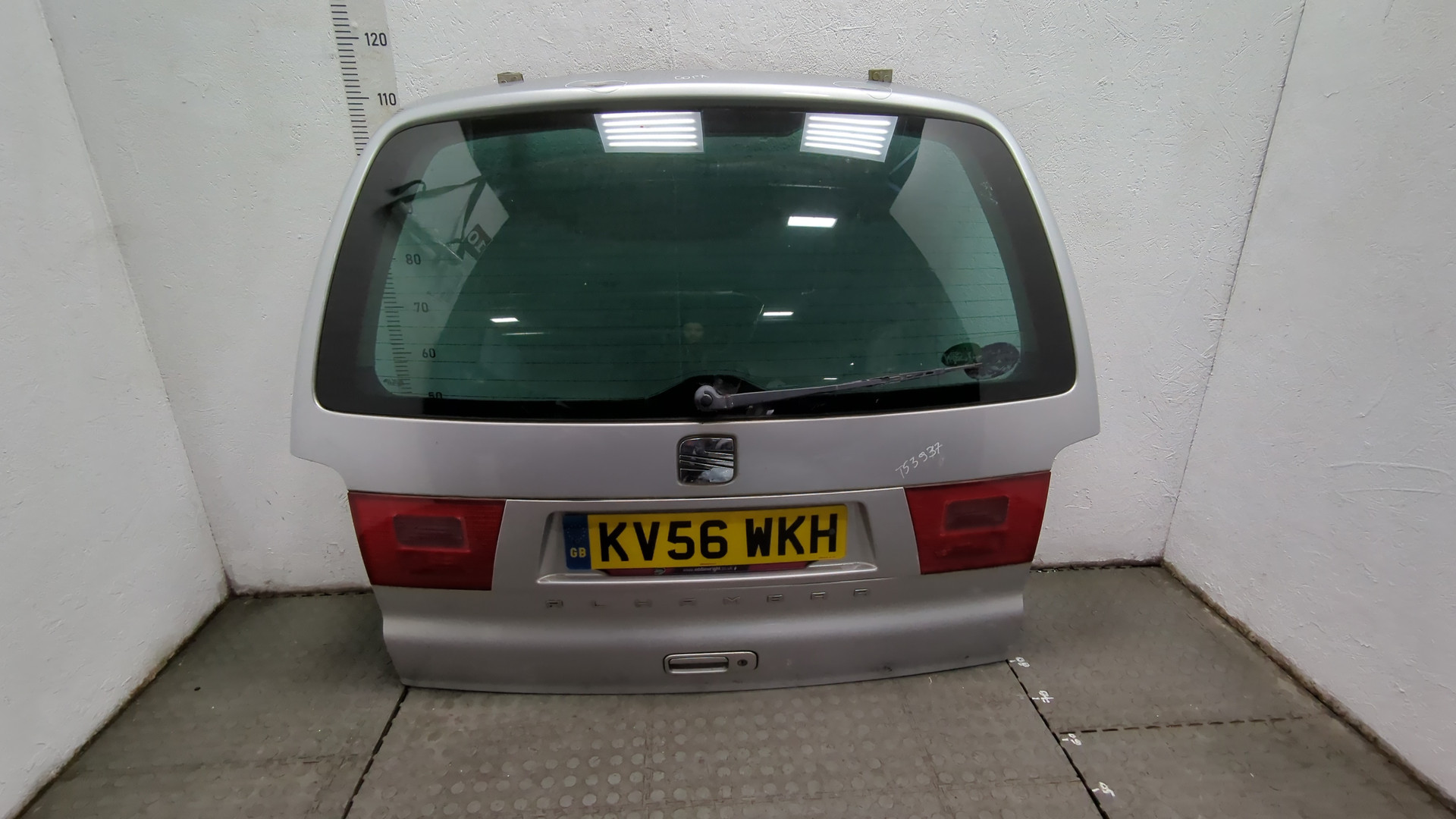 Дверь багажника