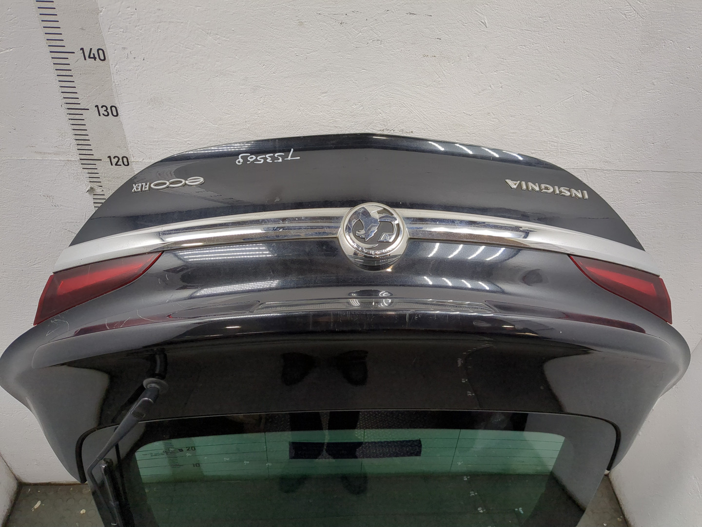 Дверь багажника