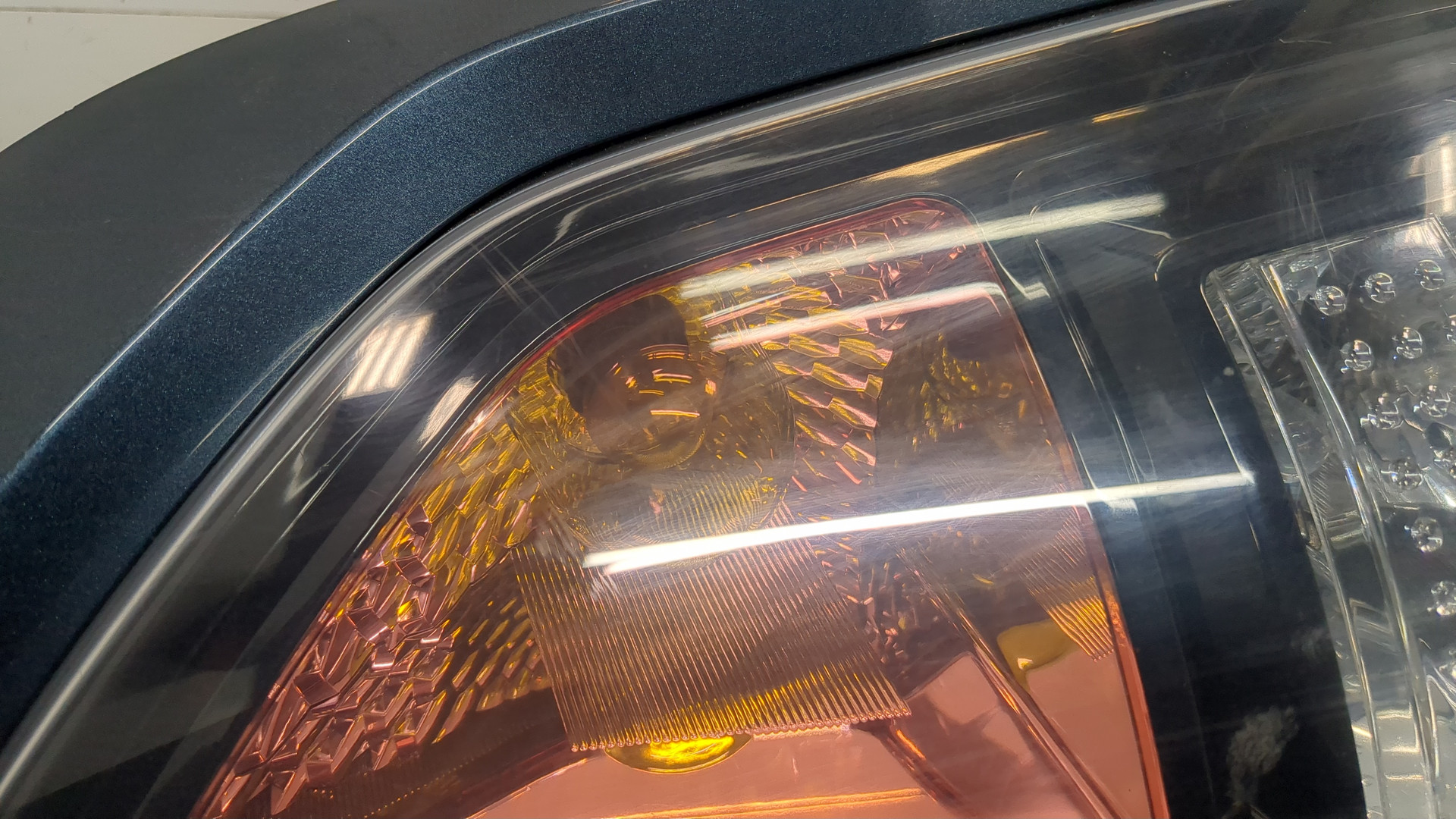 Фонарь задний правый