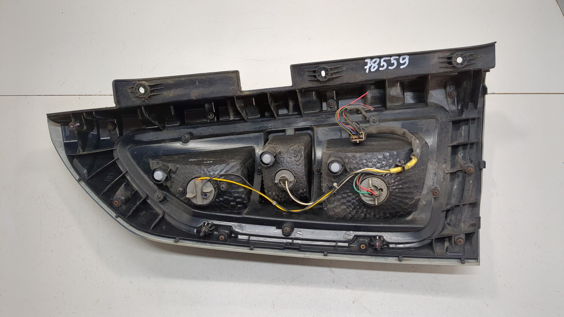 Фонарь задний правый