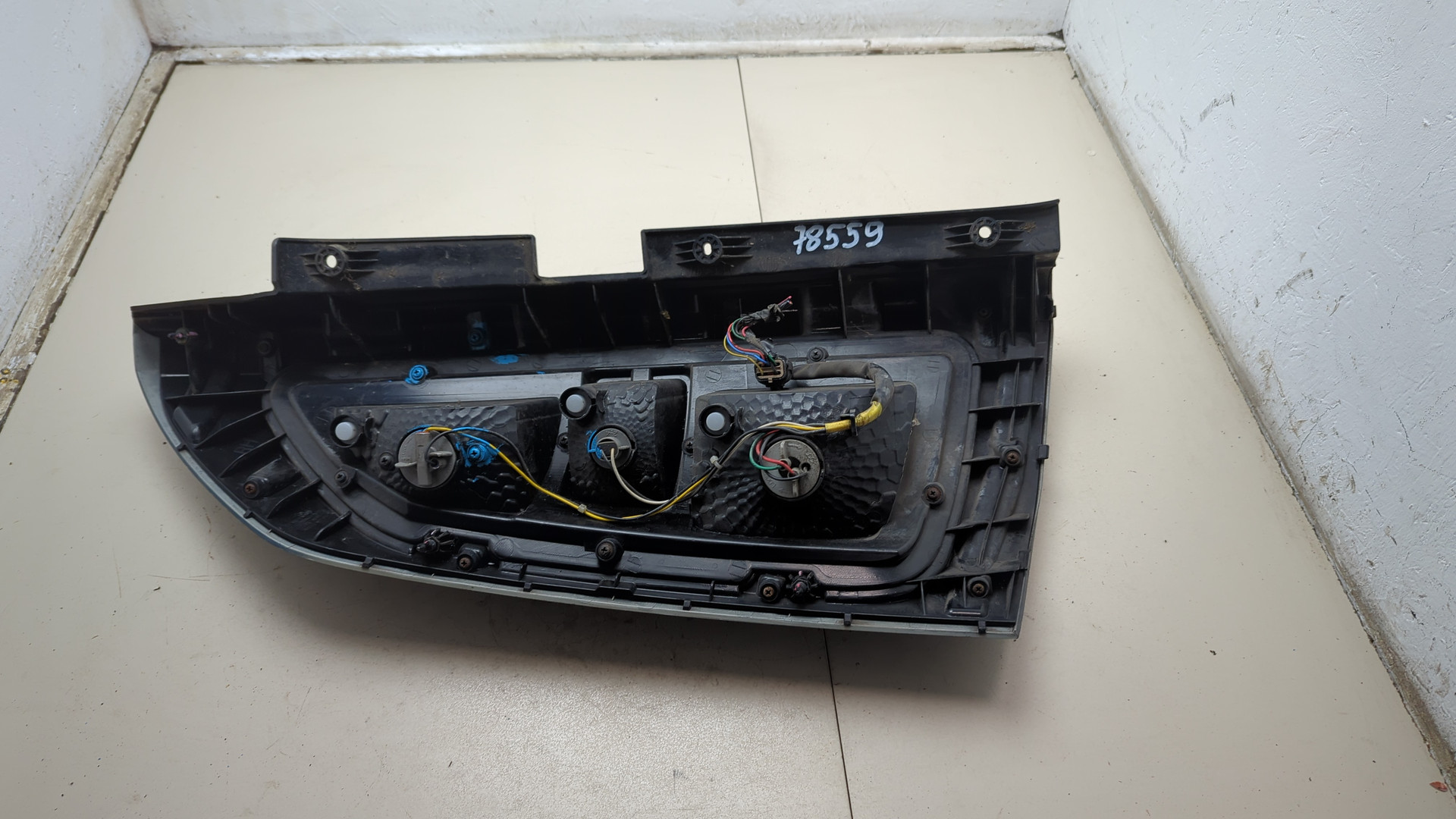 Фонарь задний правый