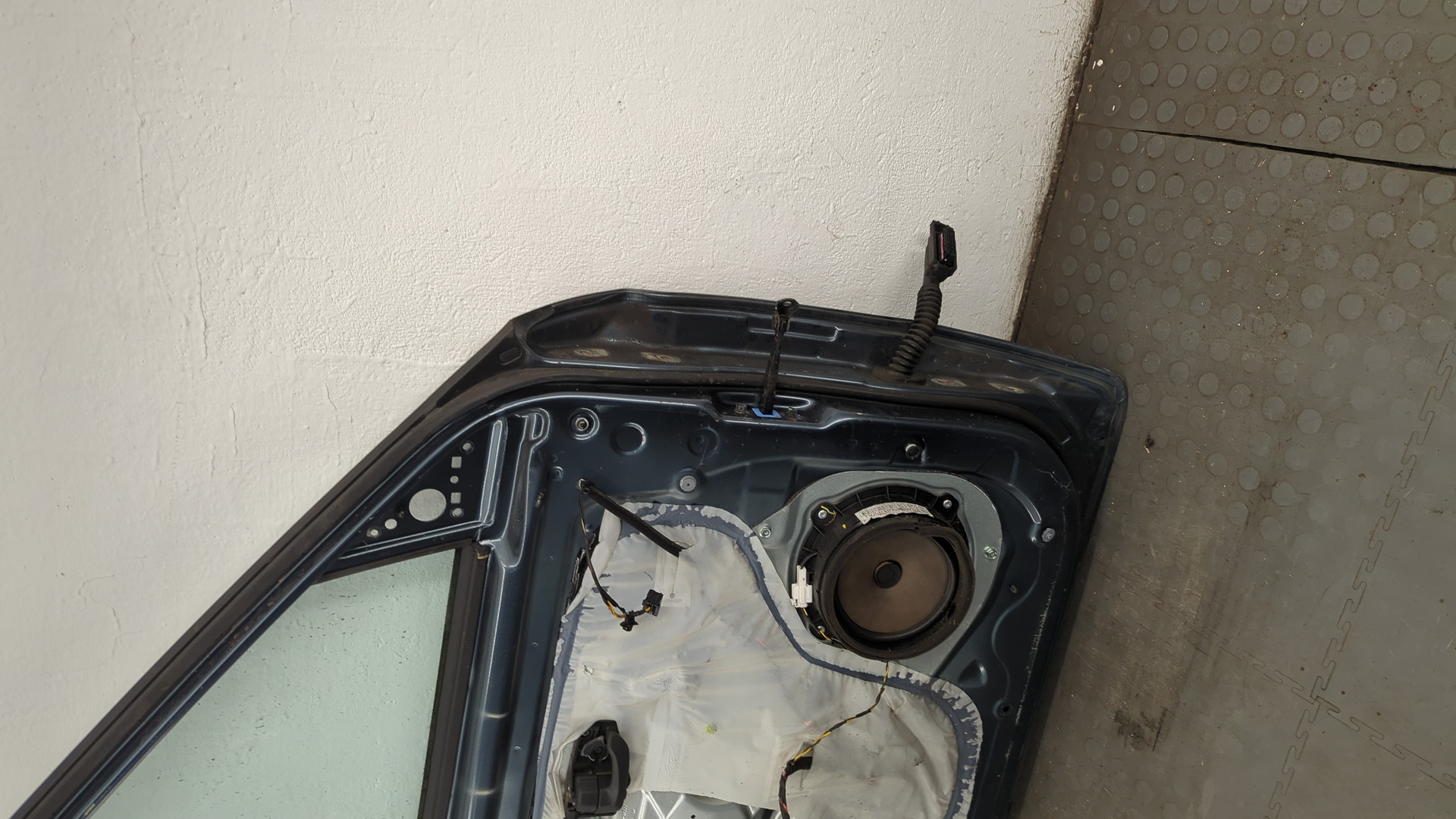 Дверь передняя левая