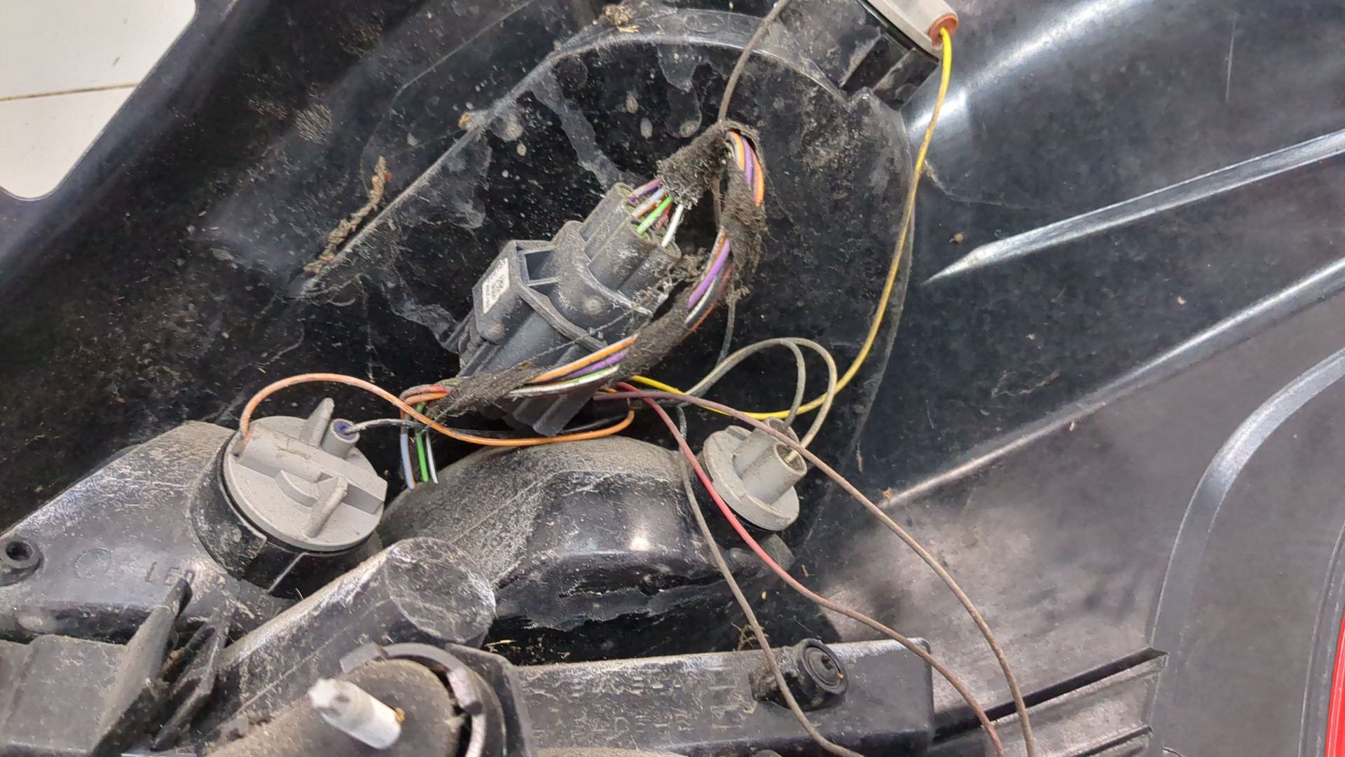 Фонарь задний левый