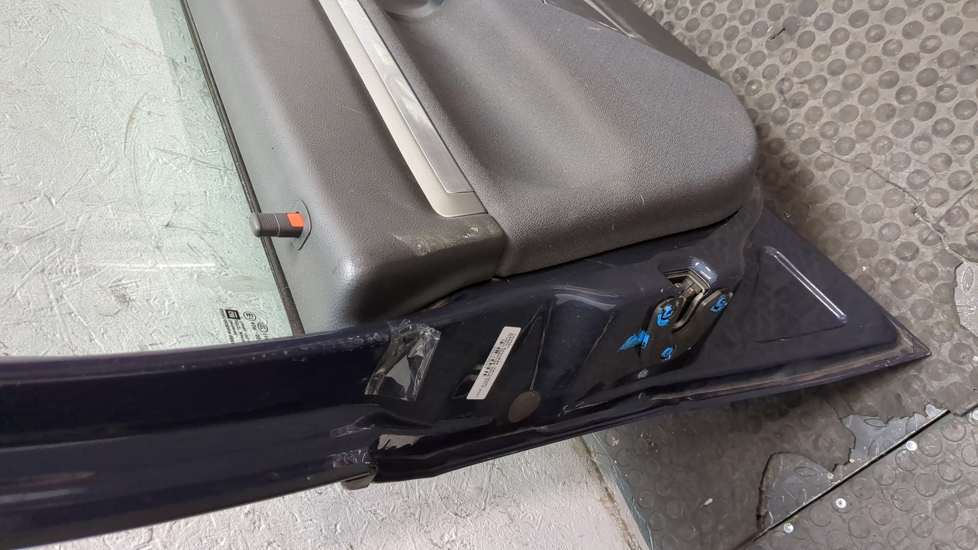 Дверь передняя левая