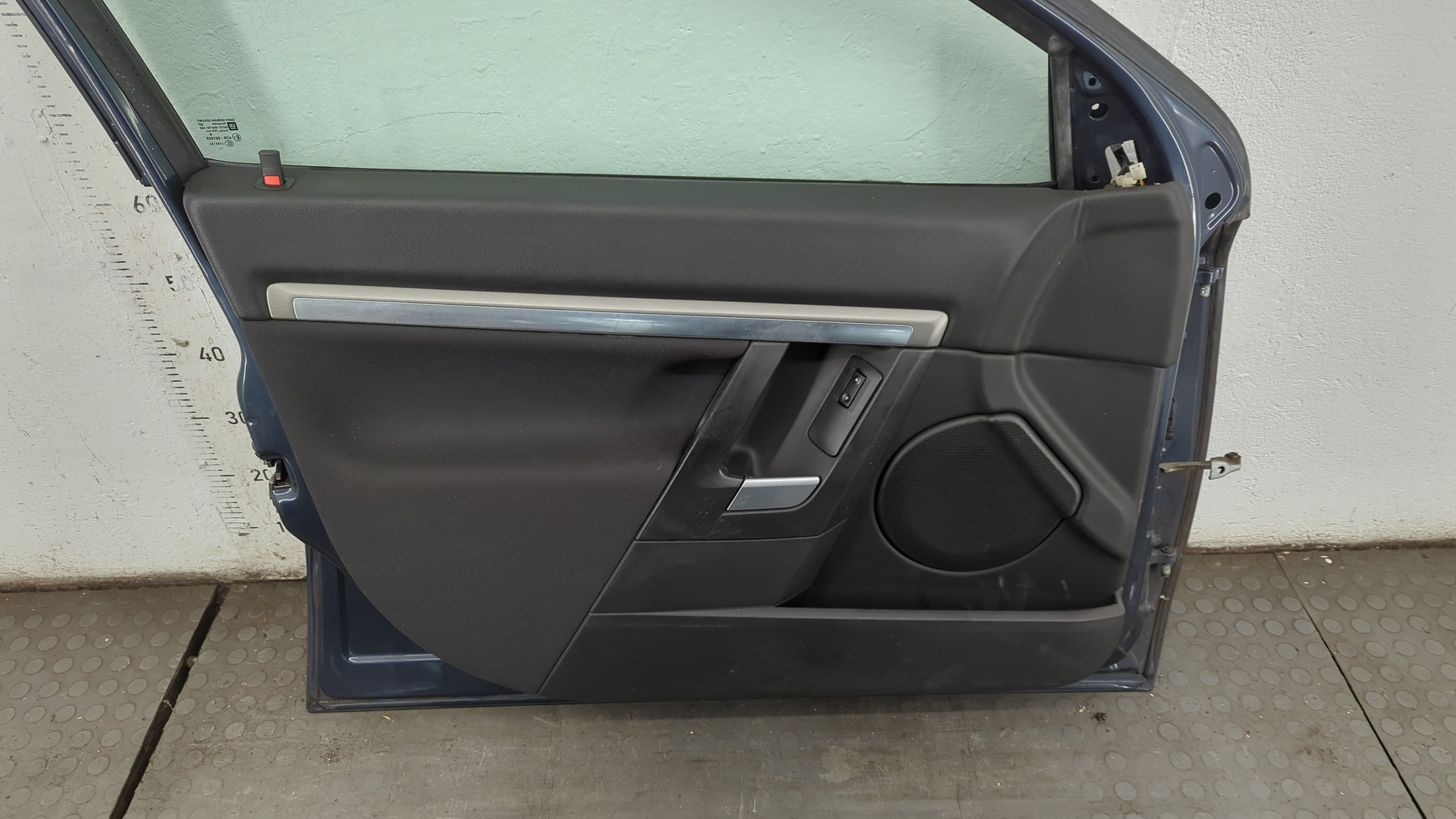 Дверь передняя левая