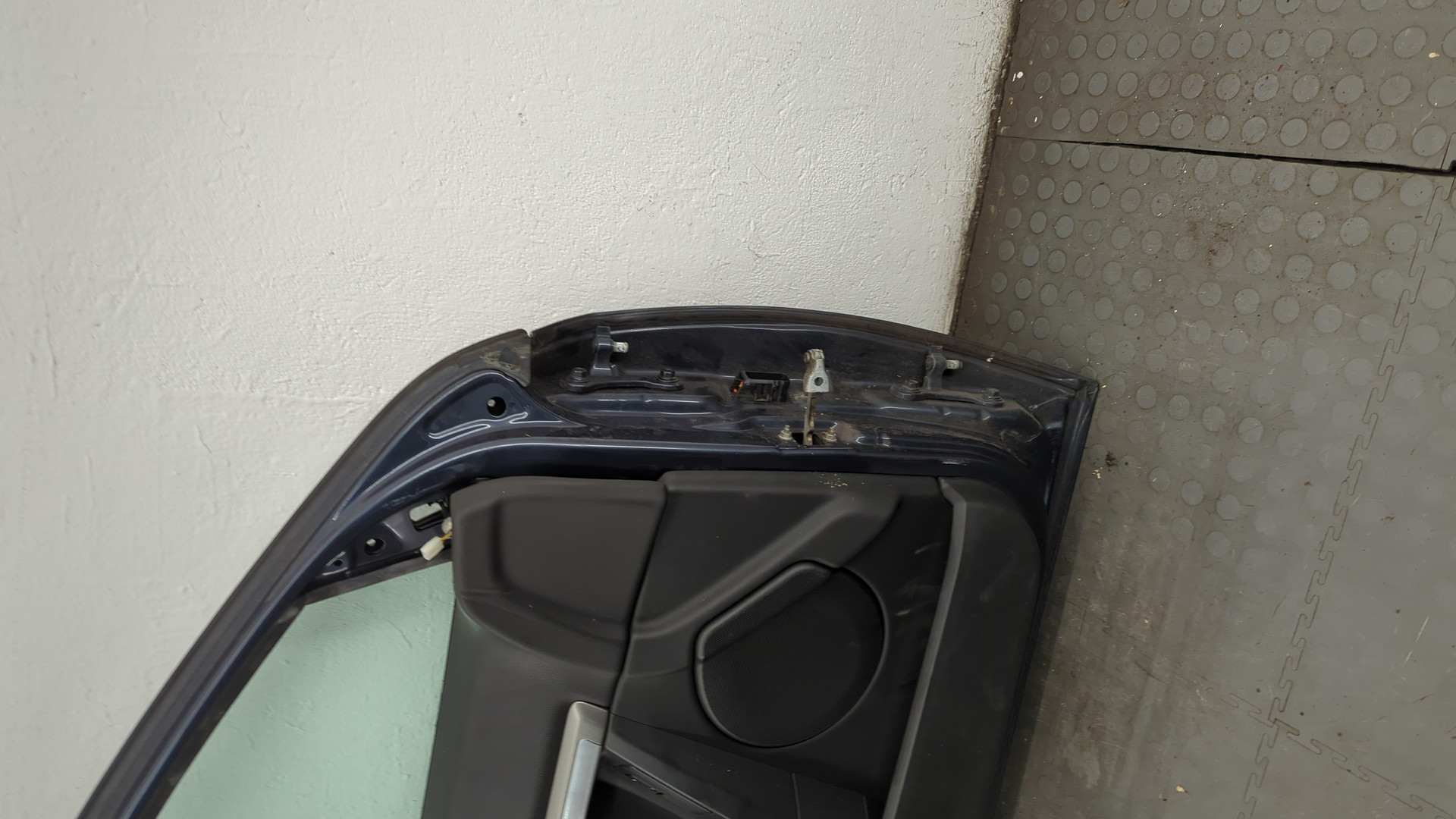 Дверь передняя левая