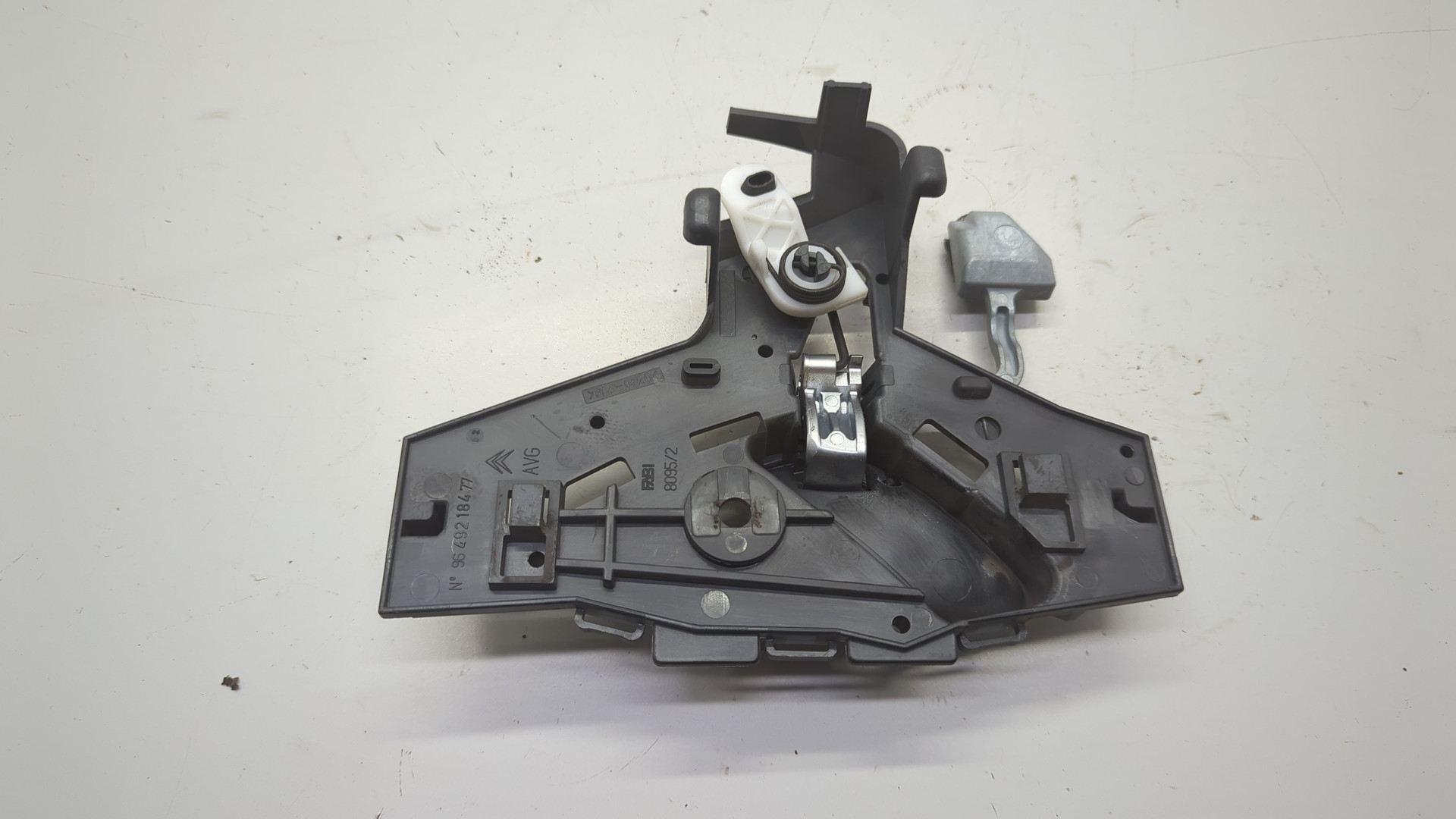 Ручка двери передней внутренняя левая