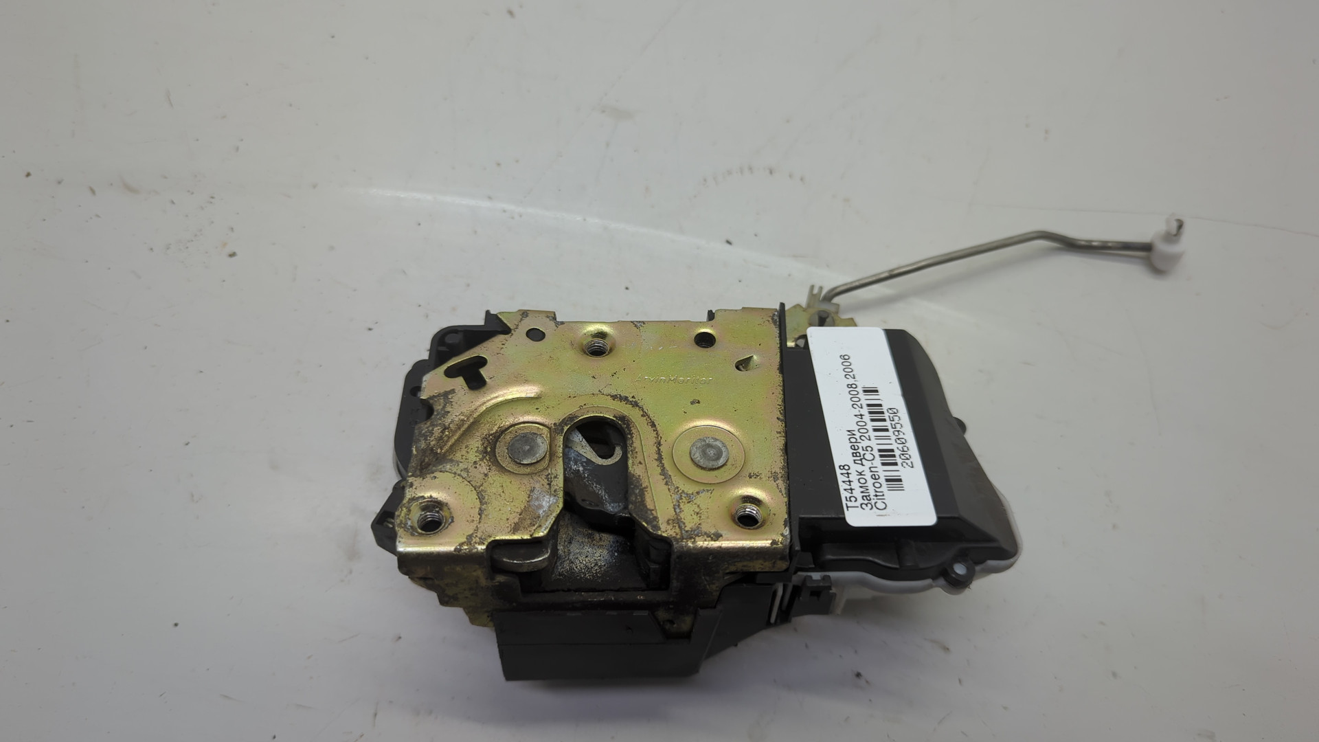 Замок двери передней левой