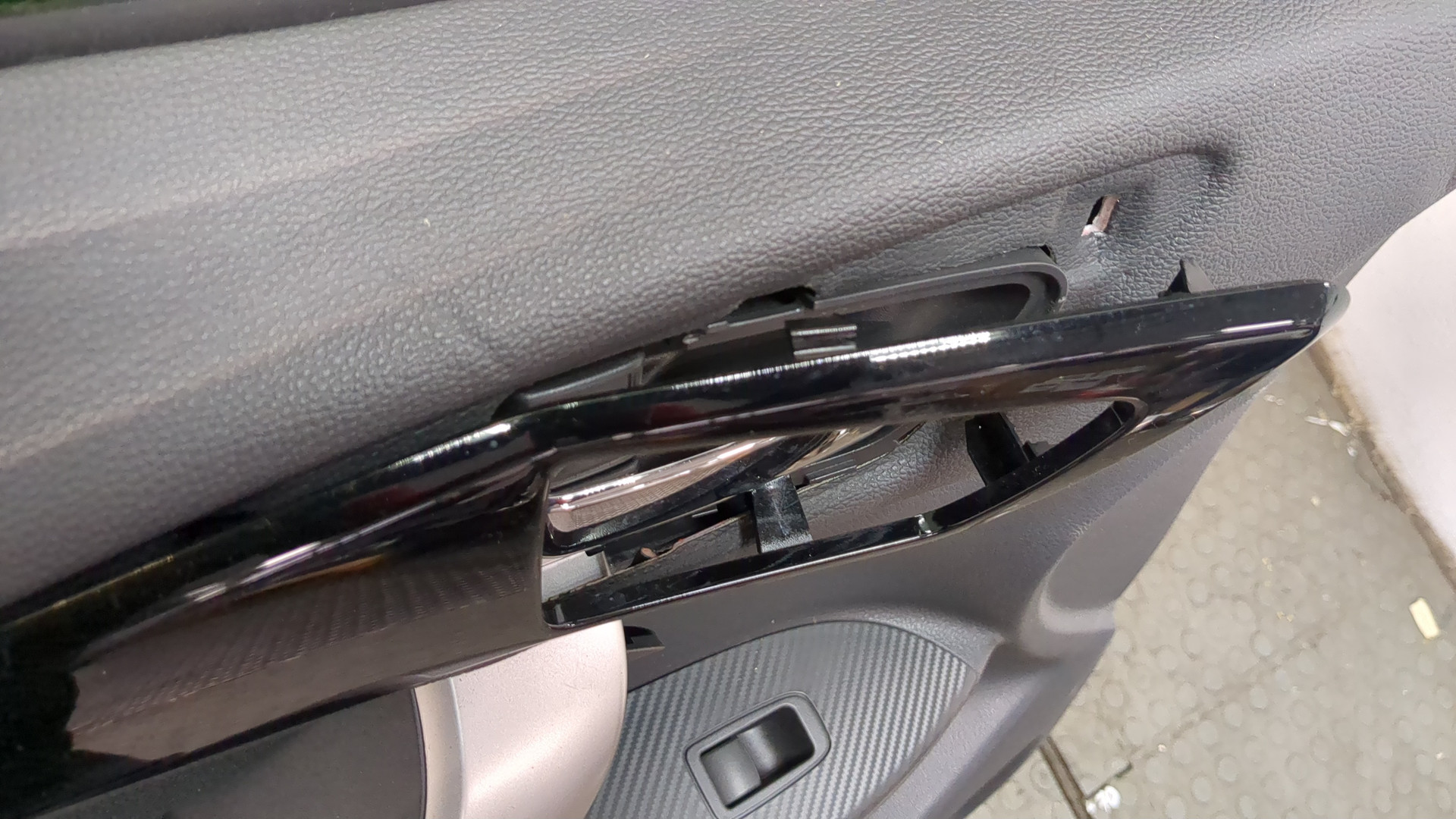 Дверь передняя левая