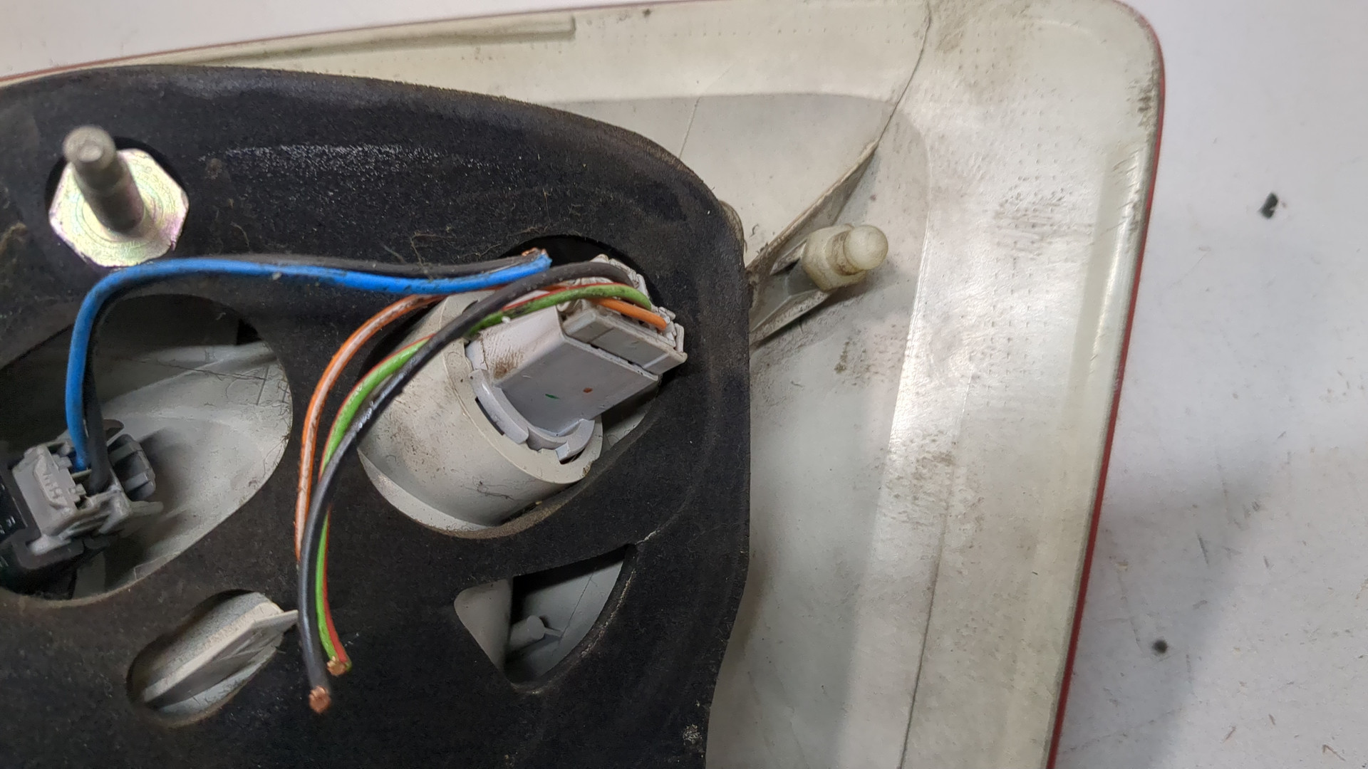 Фонарь задний левый